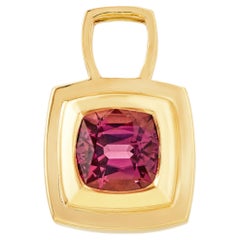 Schokoladen inspirierter Anhänger aus 18 Karat Gelbgold mit rosa Turmalin