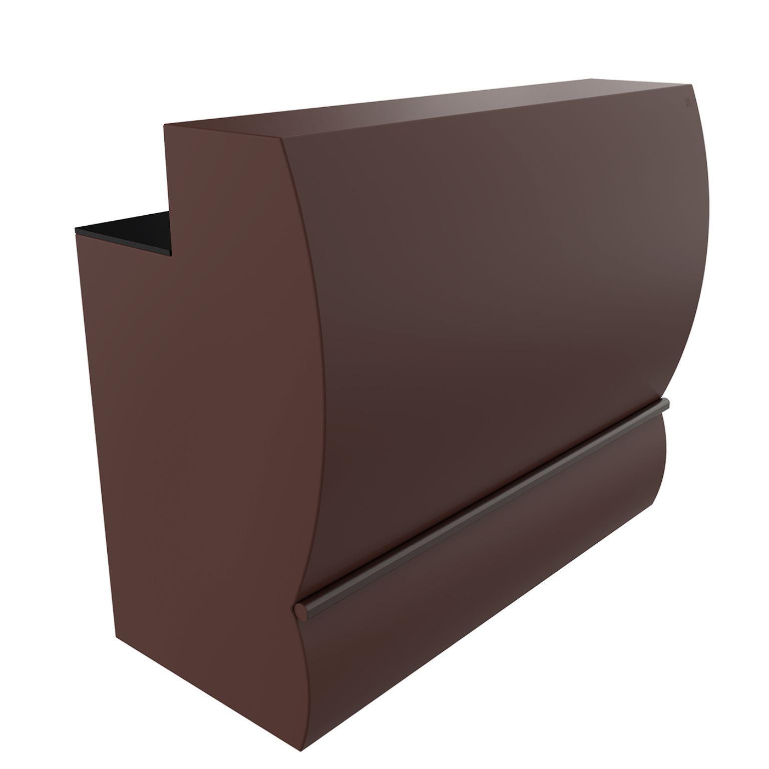 Chocolate straight lace bar by MOWEE
Dimensions: D68 x W140 x H115 cm.
Material: Polyethylene and stainless steel.
Weight: 45 kg.
Also available in different colors and finishes (lacquered, retroilluminated). Optional wheel kit and optional bar