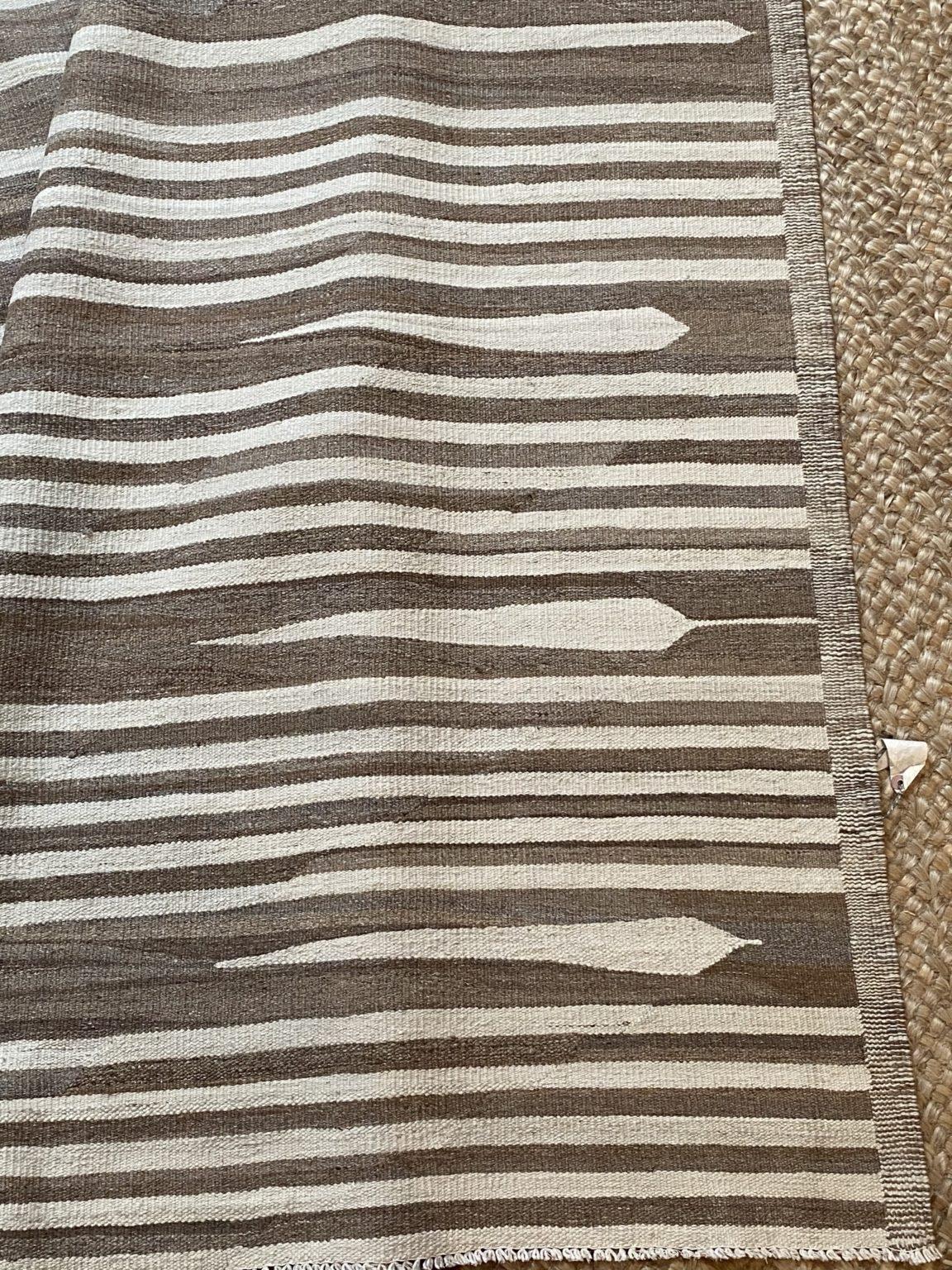 Chocolate stripes kilim In Good Condition For Sale In Sag Harbor, NY