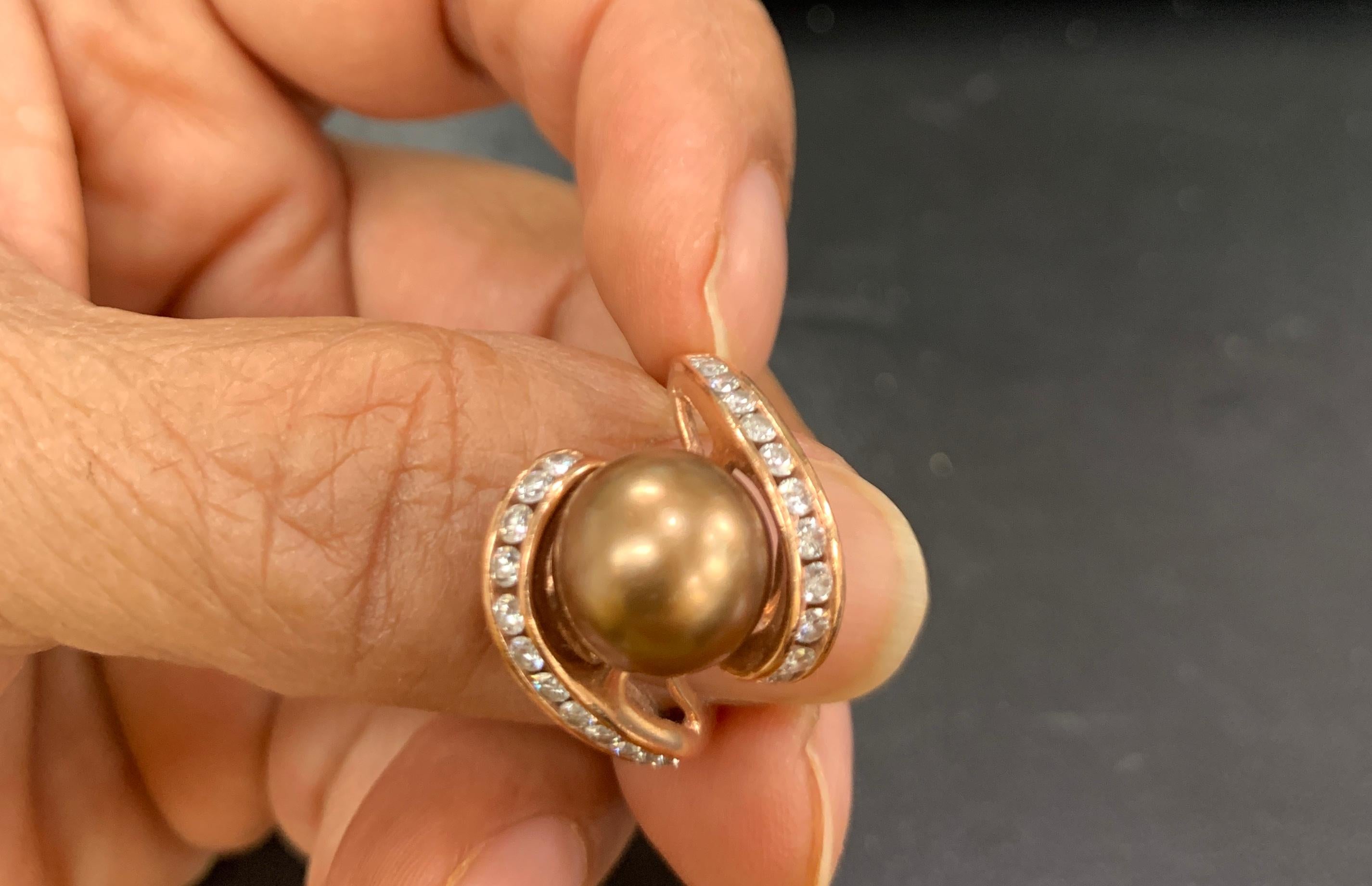 10 MM Chocolate Tahitian Pearl and Diamond Cocktail Ring 14 Karat Gold For Sale 3