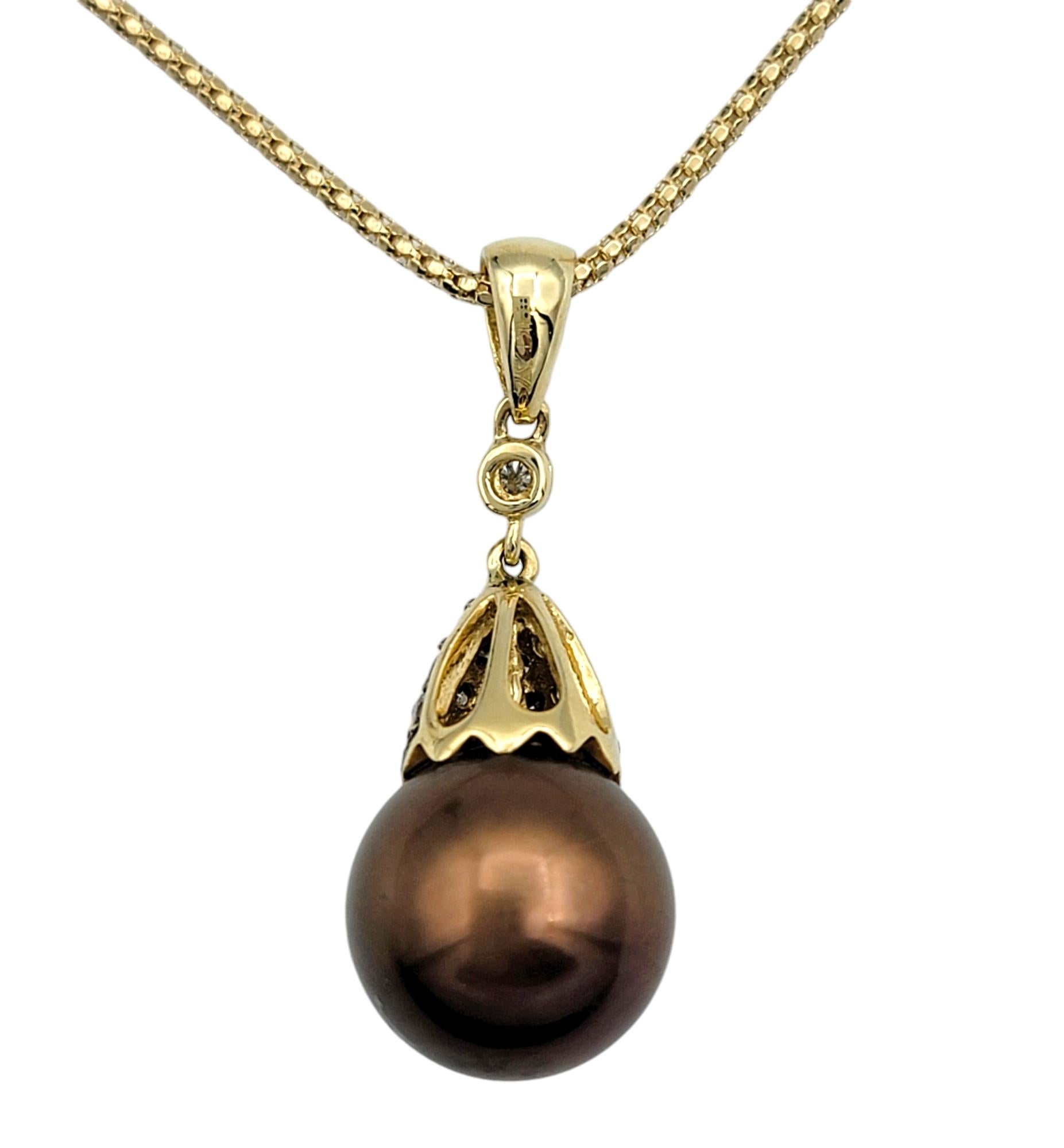 Chocolate Tahitian Pearl and Diamond Pendant Necklace in 14 Karat Yellow Gold In Good Condition For Sale In Scottsdale, AZ