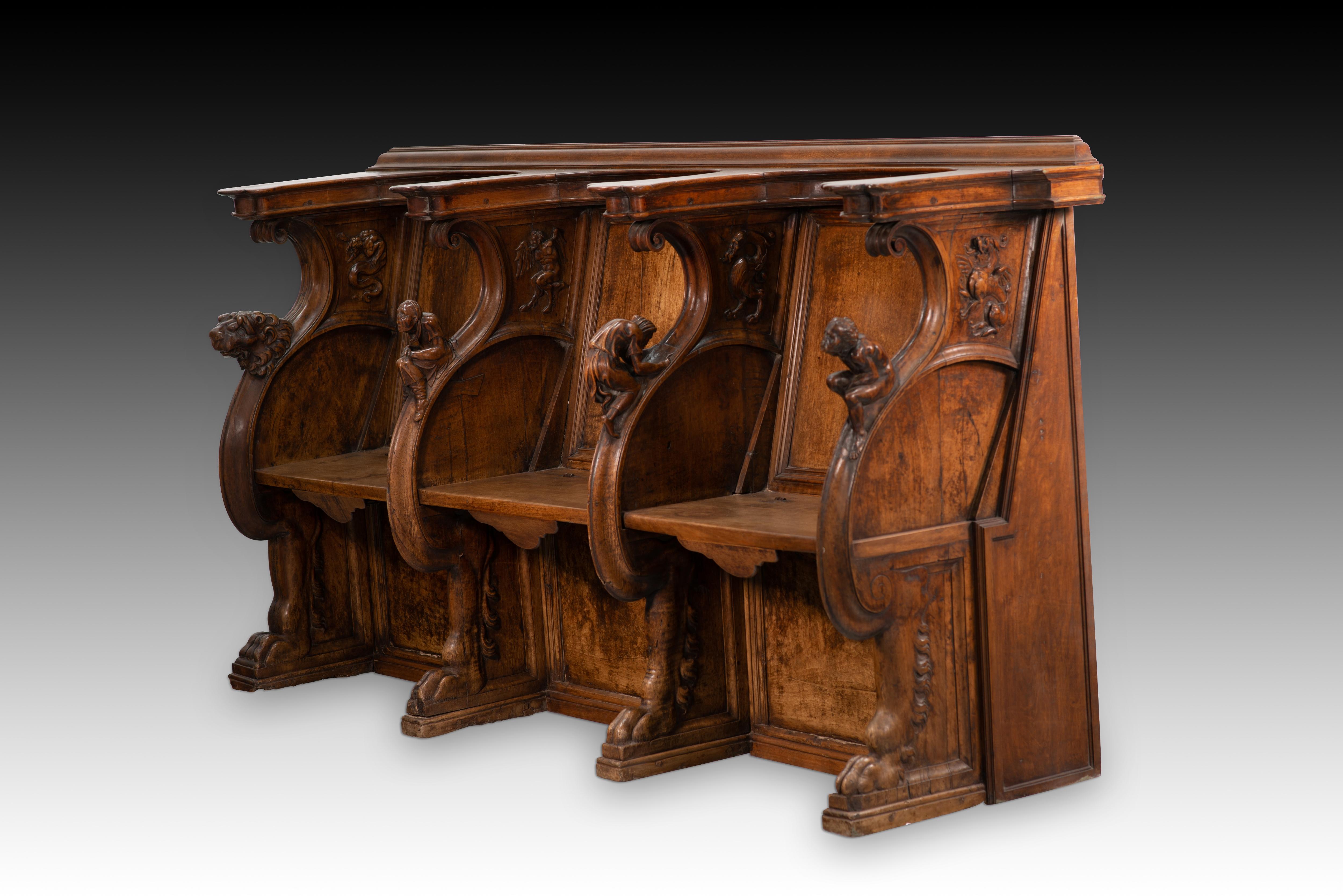 Stalles de chœur. Bois de noyer. École espagnole, XVIe siècle. État moyen - En vente à Madrid, ES