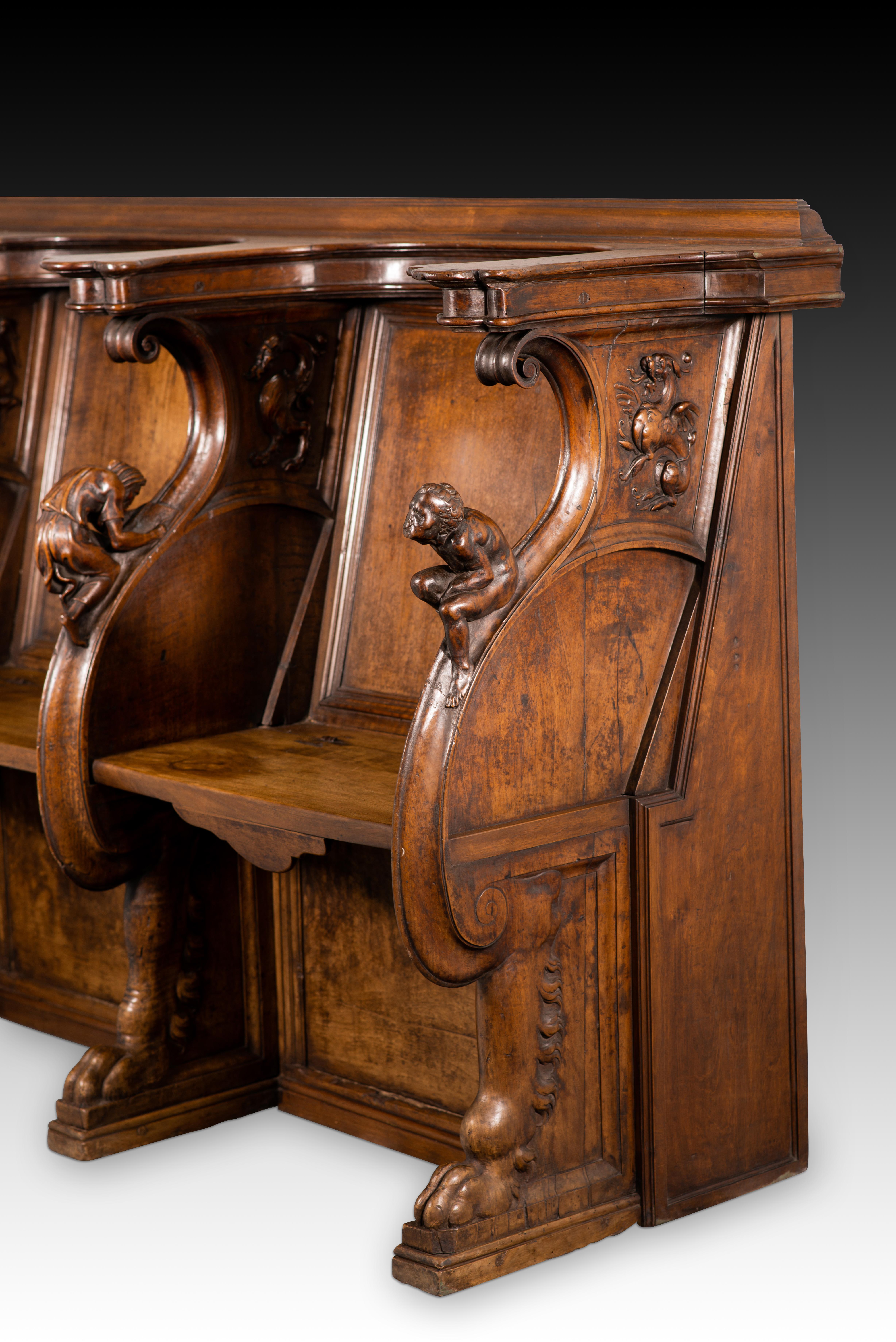 XVIIIe siècle et antérieur Stalles de chœur. Bois de noyer. École espagnole, XVIe siècle. en vente