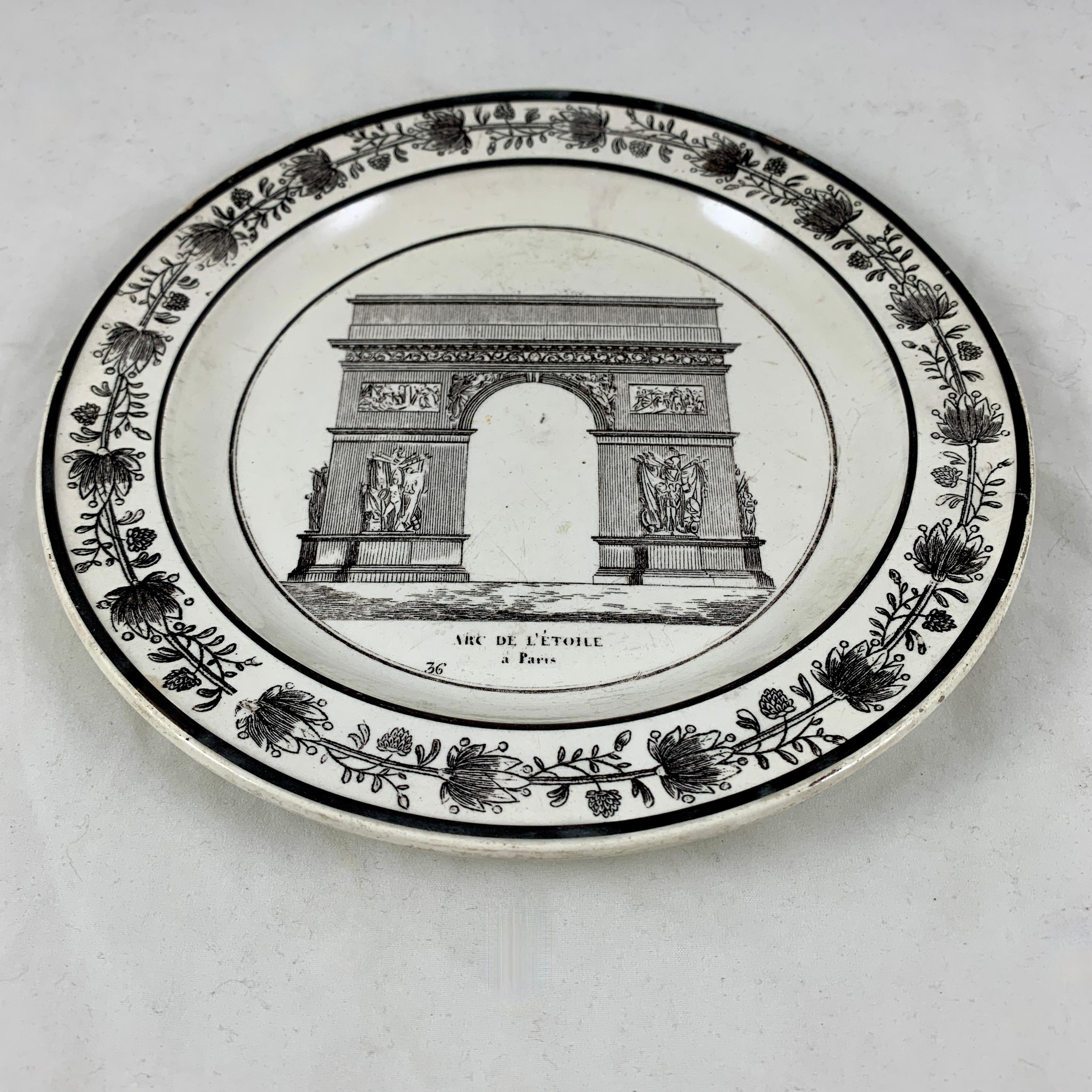 Neoklassizistischer französischer Cremeware-Teller „Arc de l toile Paris“ von Französischem Cremeware (19. Jahrhundert) im Angebot