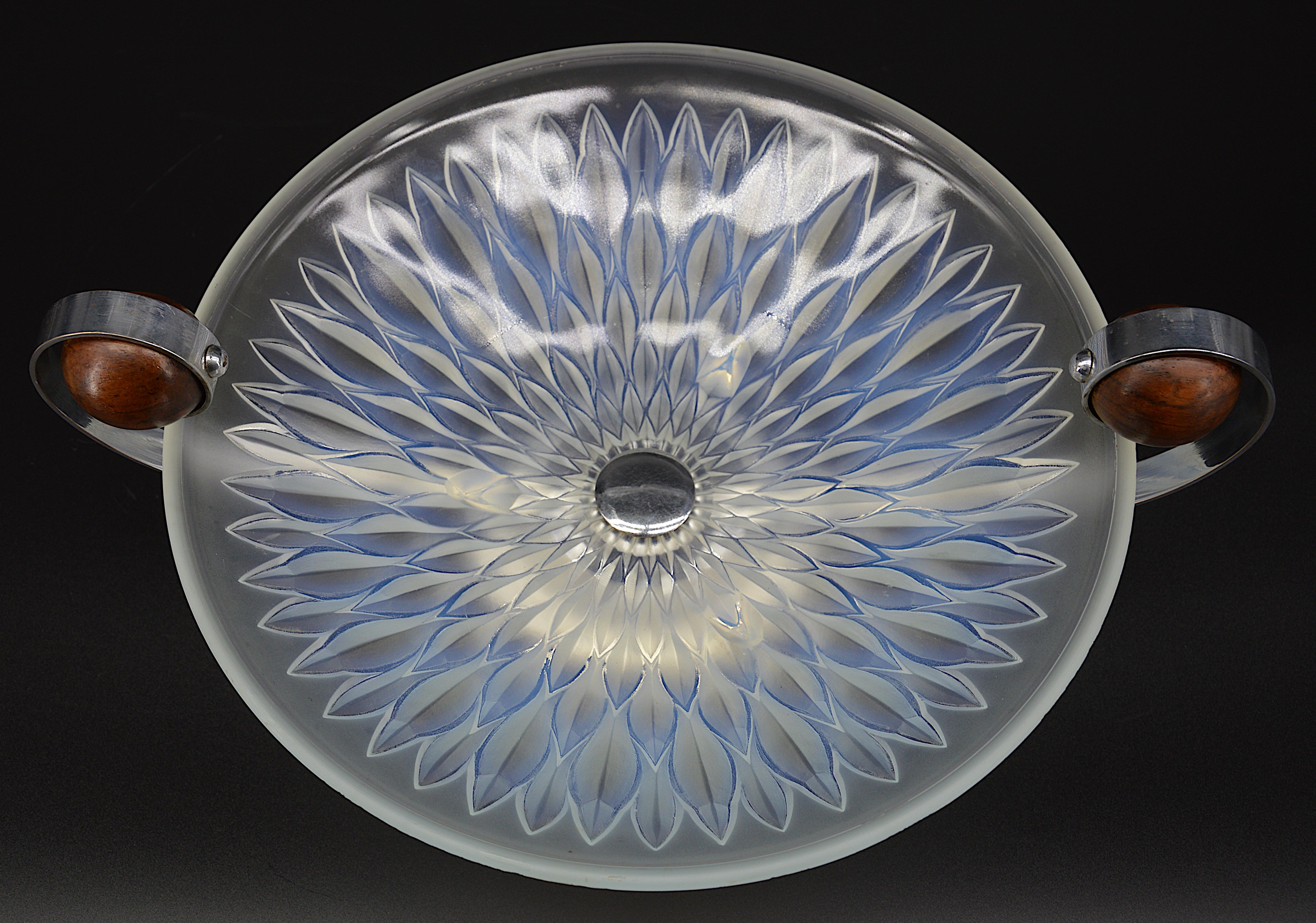 French Art deco center bowl by CHOISY-LE-ROI (Paris), France, 1930s. Opalescent molded glass. Wood and chromed handles. Chromed metal base. Overall width: 15