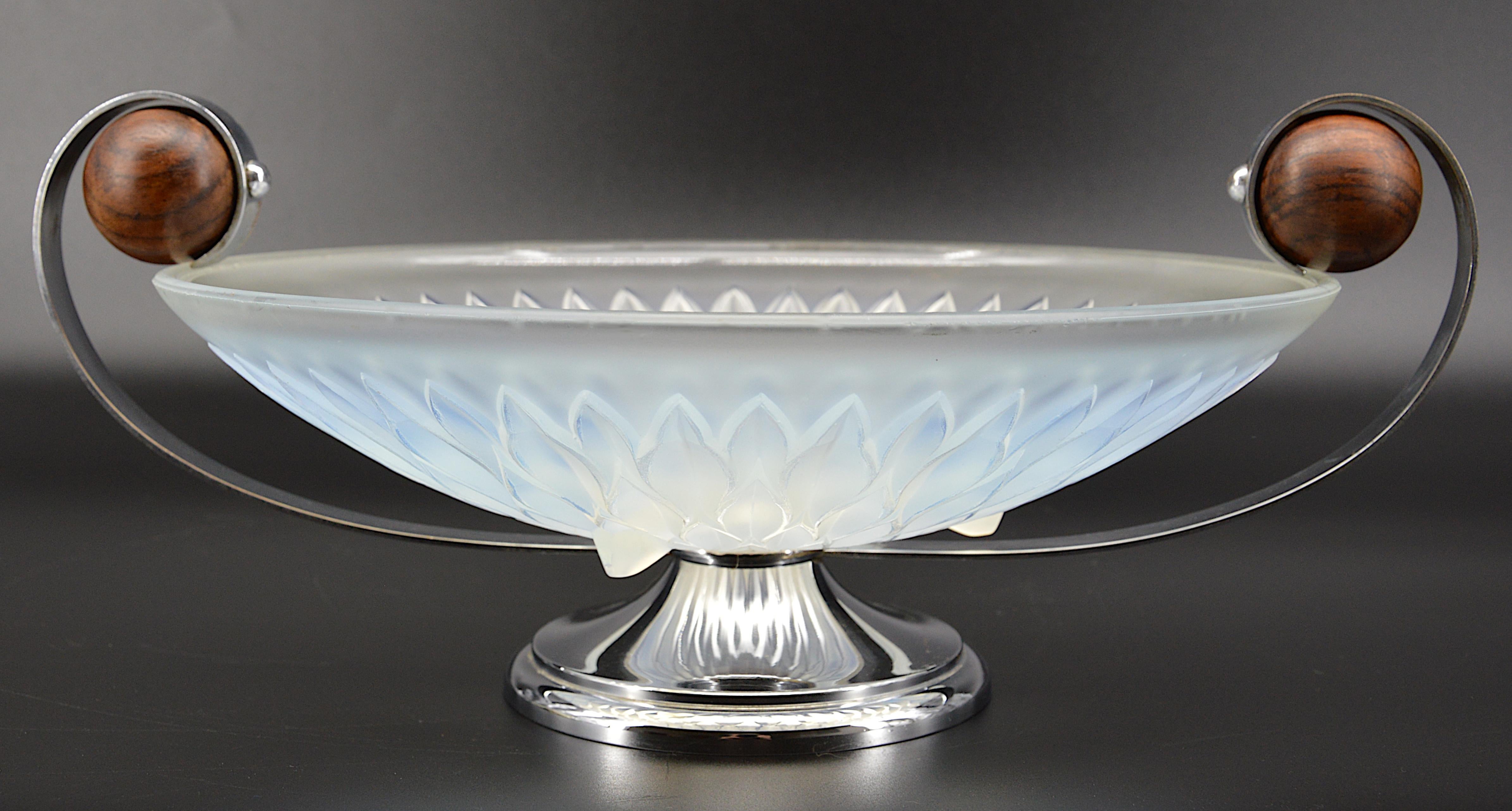 Mid-20th Century Choisy-le-Roi French Art Deco Opalescent Glass Center Bowl, 1930