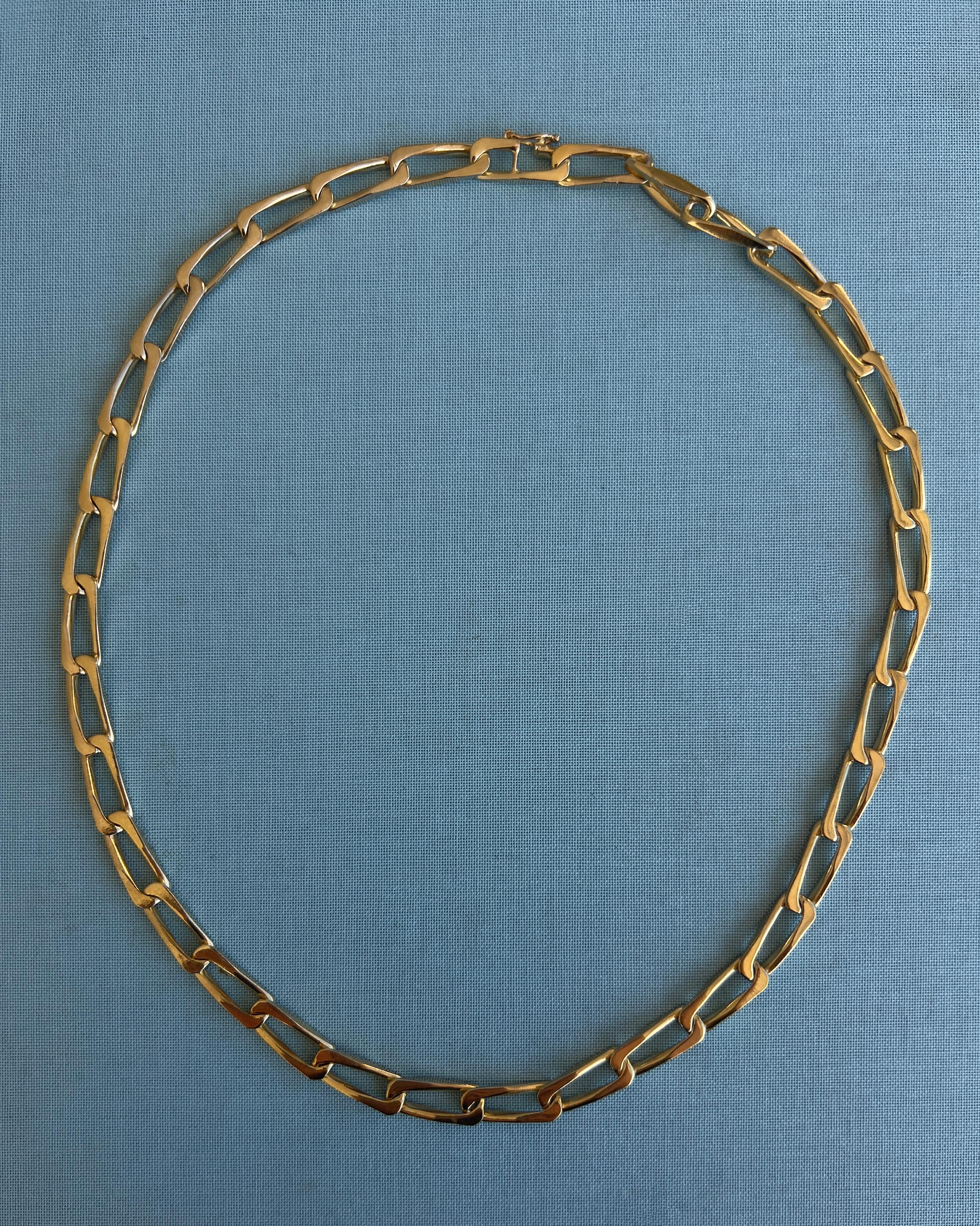 Collana a girocollo con catena d'argento placcata oro - Ispirata all'Antique French

Progettista: J Dauphin

Questo girocollo artigianale di J DAUPHIN è realizzato in argento massiccio, rifinito con una ricca placcatura in oro 14k. Ispirato alle