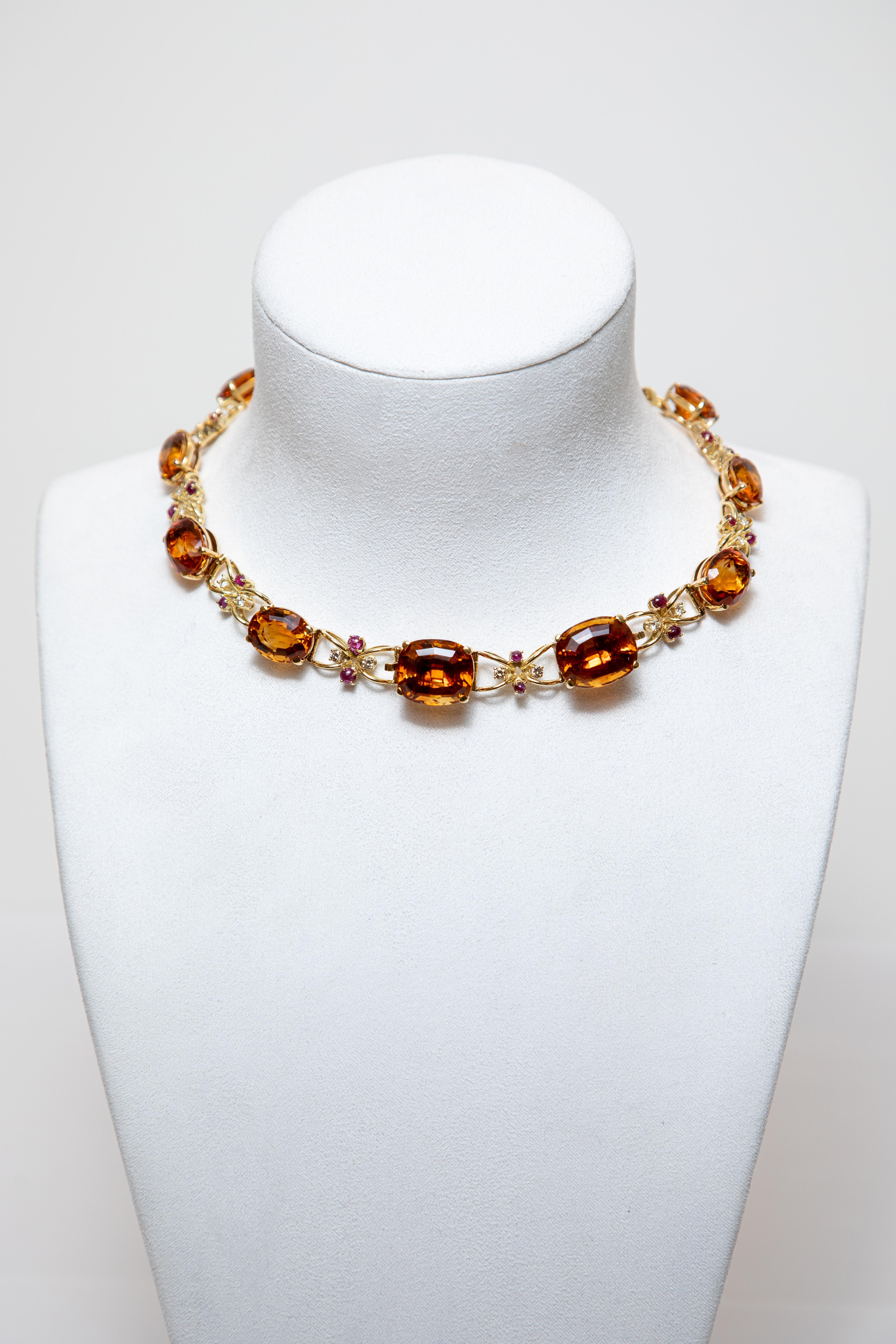 Choker-Halskette aus Gelbgold, orangefarbenem Quarz, Diamanten und Rubinen Damen im Angebot