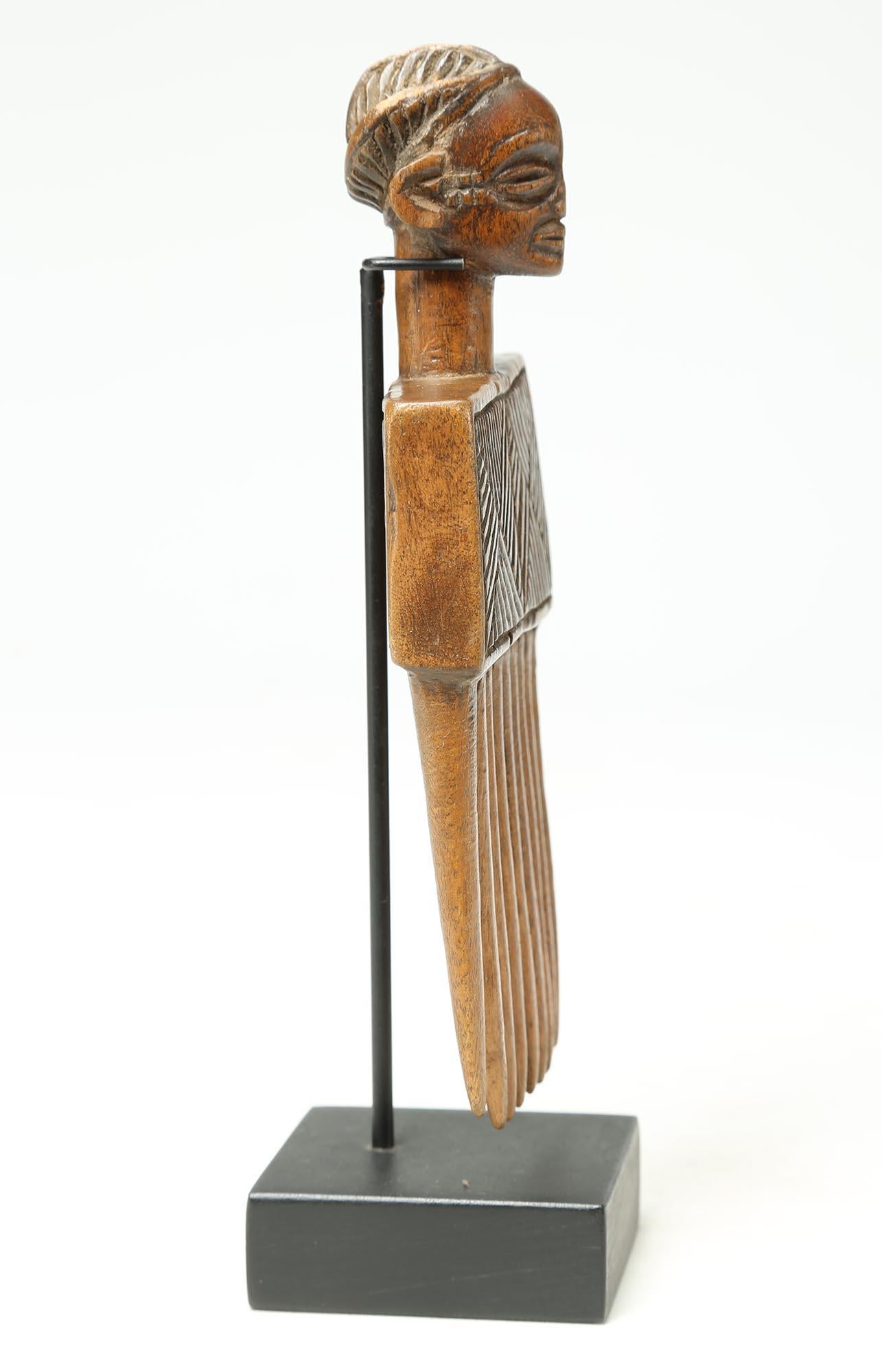 Small finely carved wood Chokwe comb, Angola, early 20th century, 6