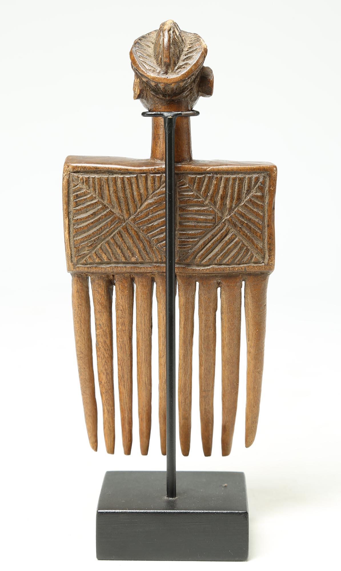 Chokwe Personal Comb Angola Congo Early 20th Century African Tribal Art In Good Condition For Sale In Santa Fe, NM