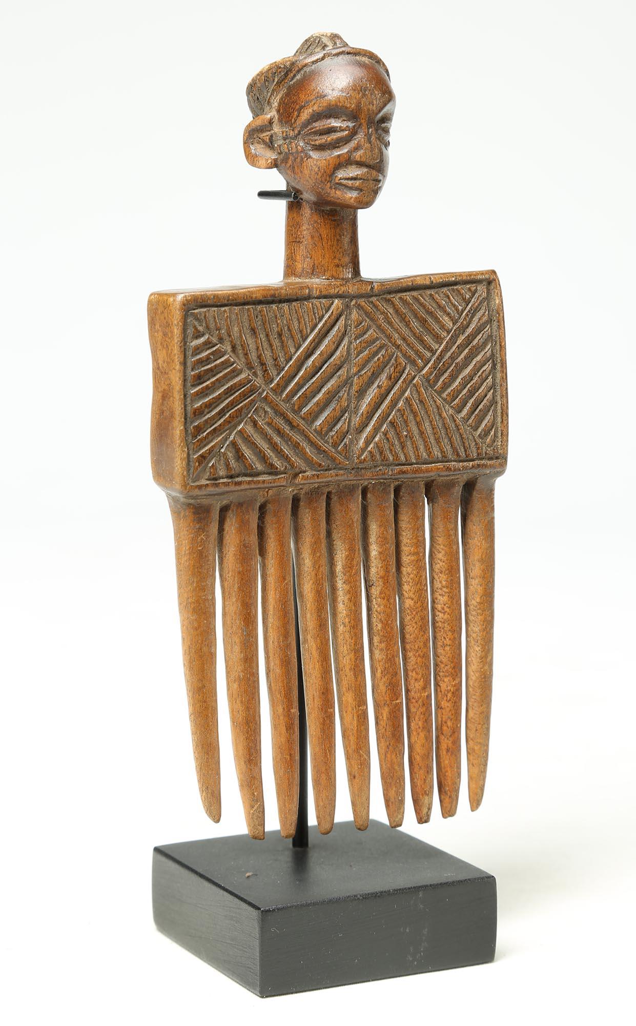 Wood Chokwe Personal Comb Angola Congo Early 20th Century African Tribal Art For Sale