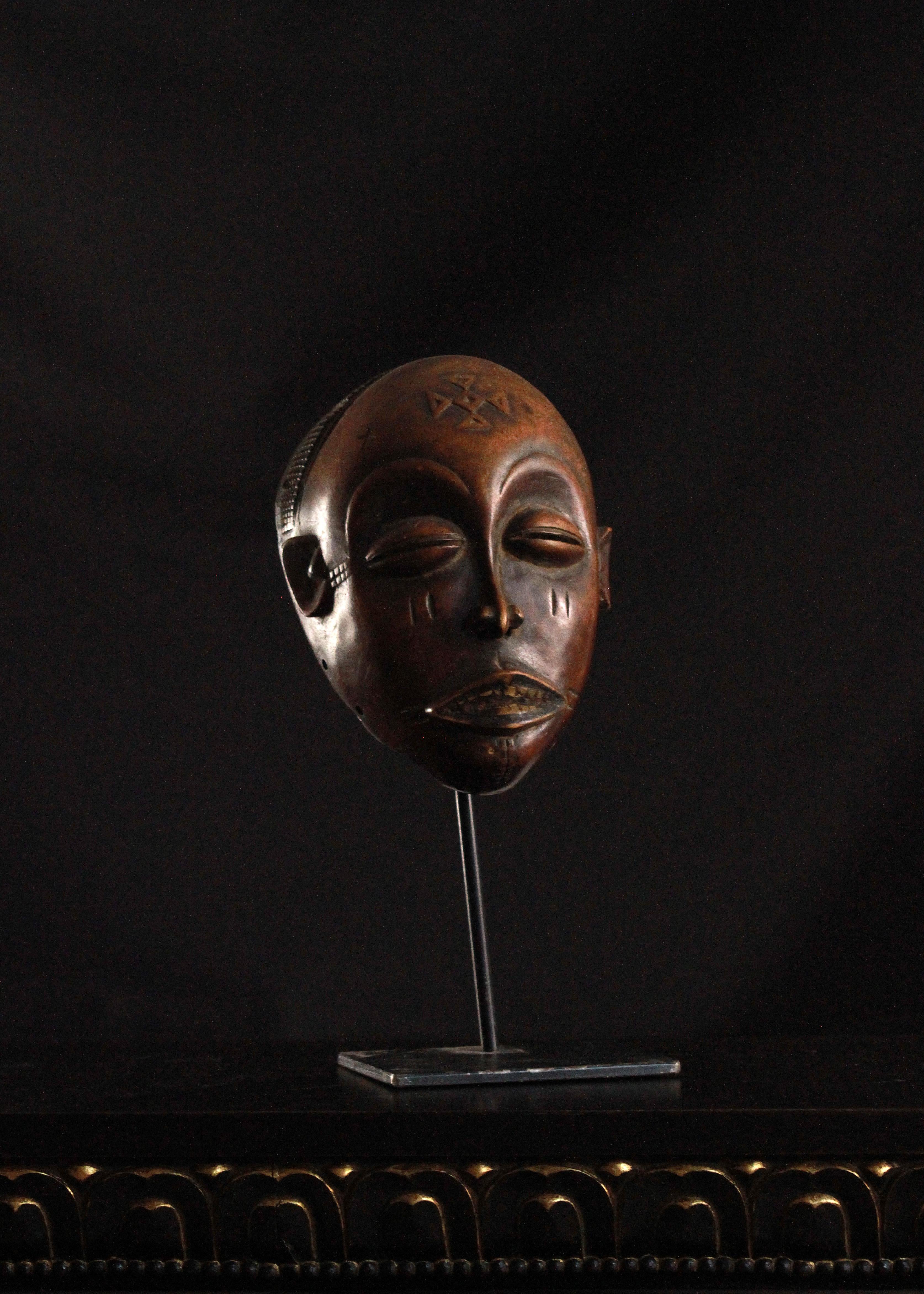 This exquisite mask, meticulously crafted by the Chokwe people, embodies both spiritual power and artistic finesse. Its design, rooted in tradition, carries layers of meaning that resonate through time.

Mwana Pwo: The Young Woman
The mask portrays