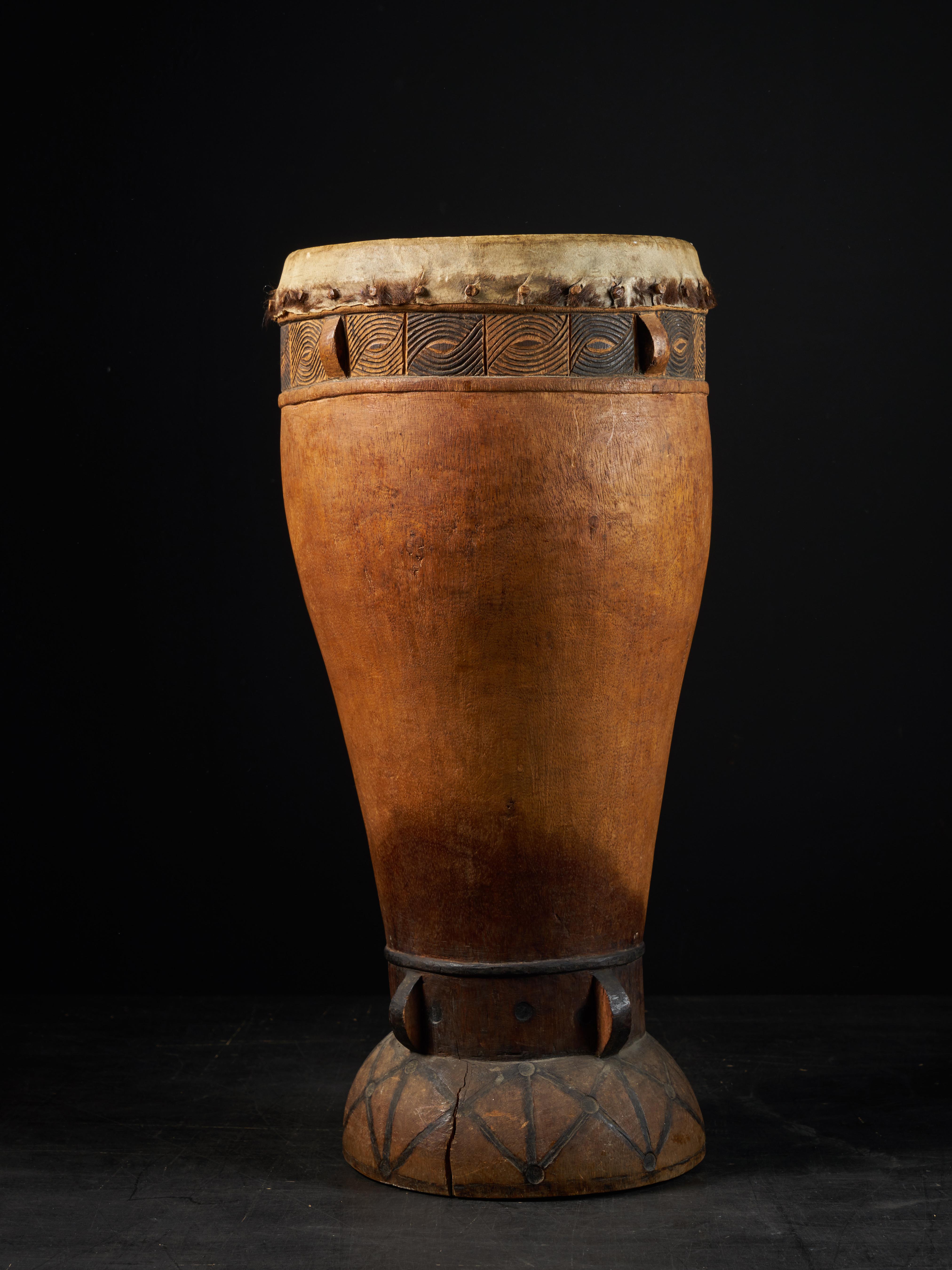 An authentic wooden decorated drum from the Chokwe people in the Democratic Republic of Congo. The top is made out of animal membrane and stitched to the wood. The drum has a cylindrical form, that is wider at the top and slims down towards the