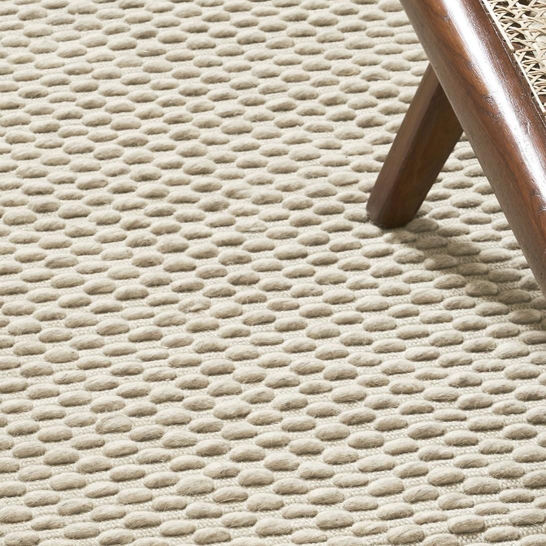 Indiano Tappeto Choma 8x10ft in lana d'avena e cotone, con disegno a pompon, tessuto a mano di lusso in vendita