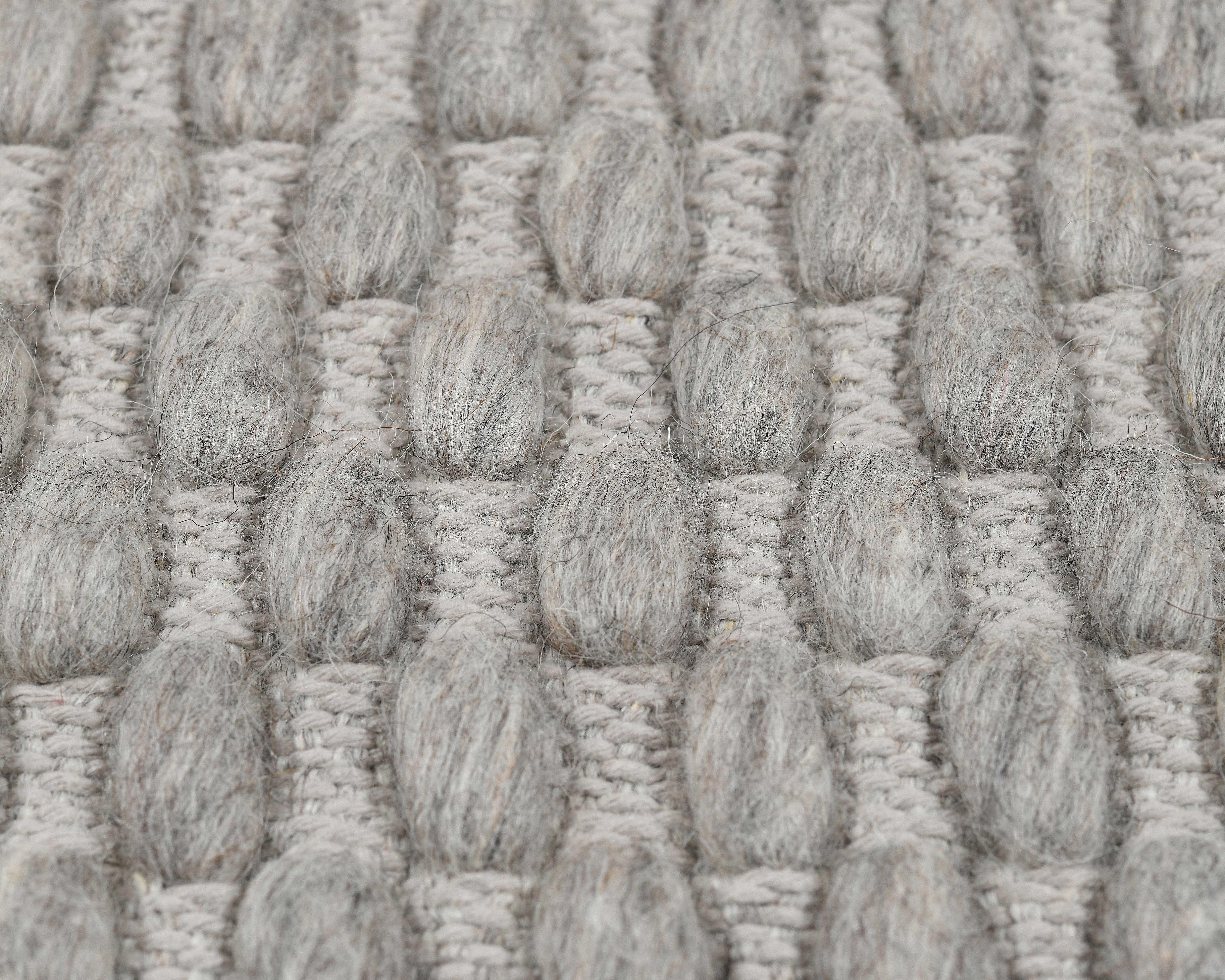 Indien Choma, gris, face tissée à la main 72% laine néo-zélandaise non teintée/28% coton, 8' x 10' en vente