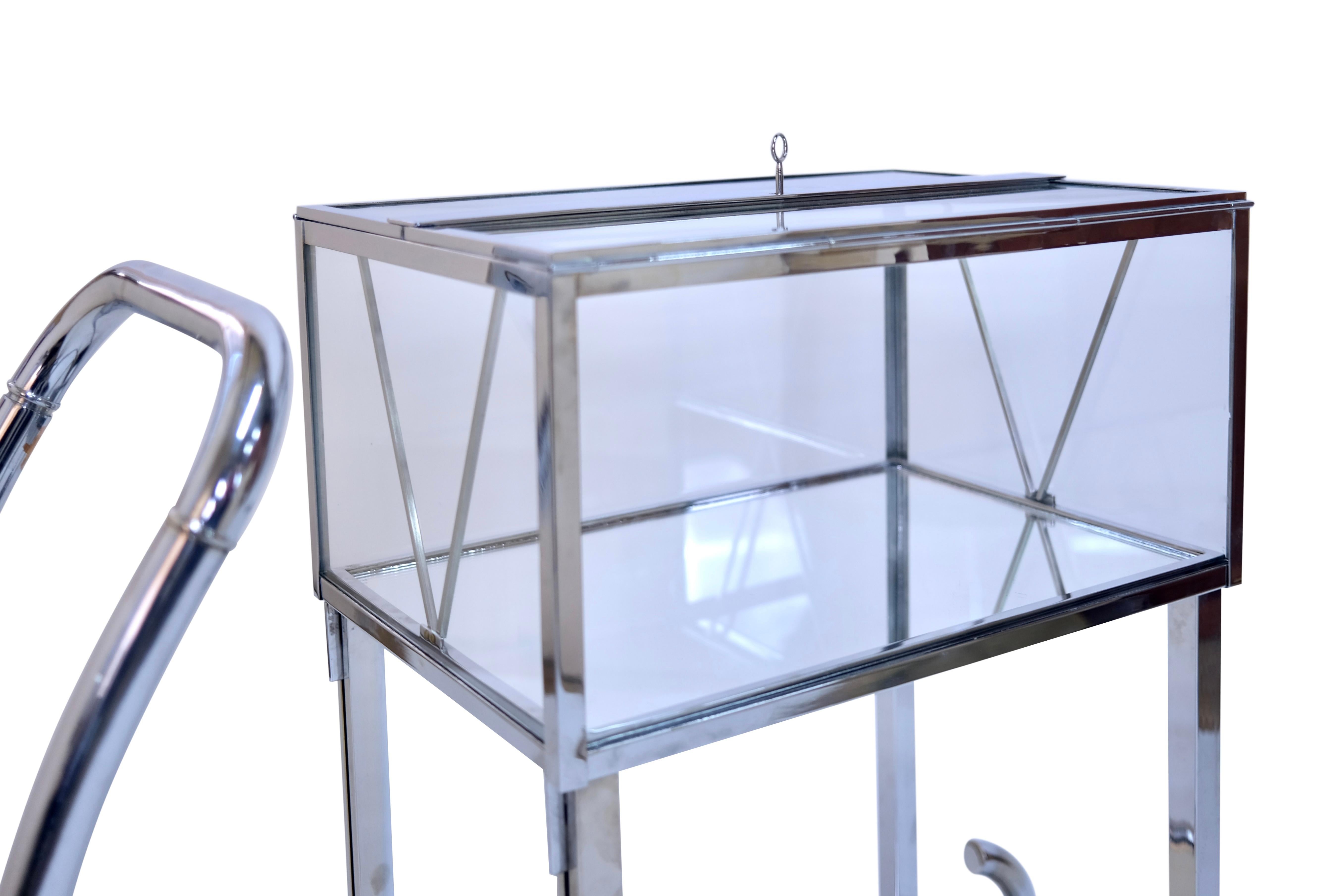 Chomed French Art Deco Bar Cart-Sled with Glass Case with Lift by René Herbst In Good Condition In Ulm, DE