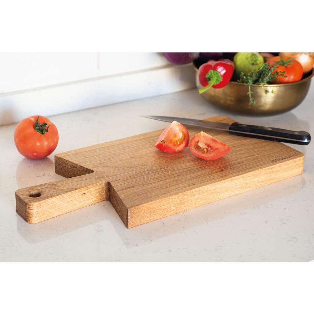 Chop is with you in preparing food in your kitchen. It is ergonomically redefined from a Classic cutting/chopping board. Durable and long-lasting. Each tree is different in pattern, texture, color tone, and vascular structure. This difference allows