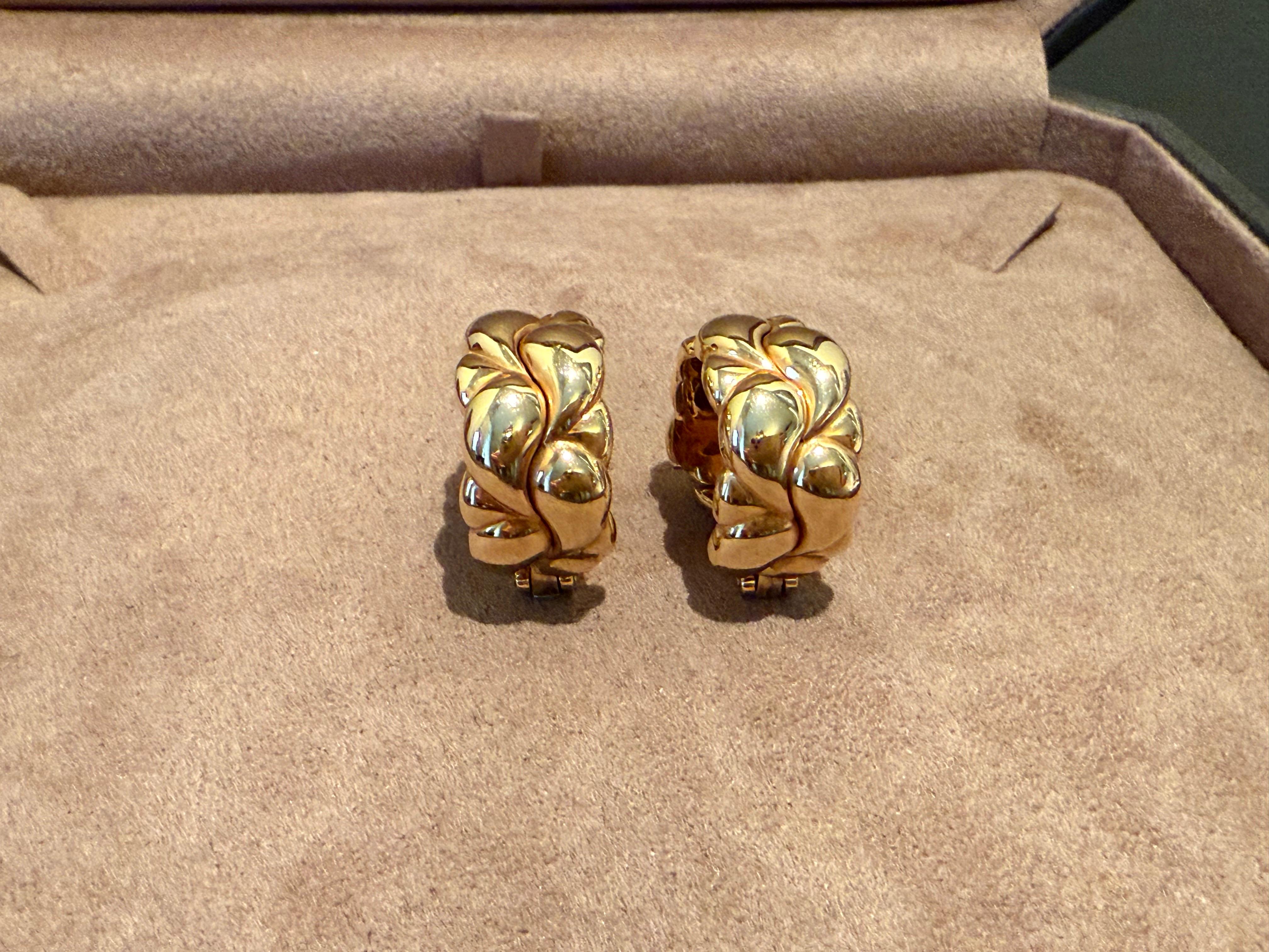 Women's Chopard 18 K yellow Gold Earclips Casmir Collection For Sale