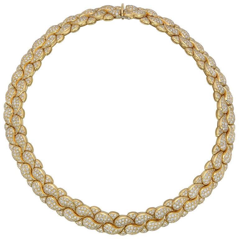 Casmir' collar necklace, the links composed of paisley motifs pavé-set with fine colorless round brilliant-cut diamonds, in 18k yellow gold.

Stamped Chopard and accompanied by the original Chopard jewelry suite case fitted for the necklace
1,151