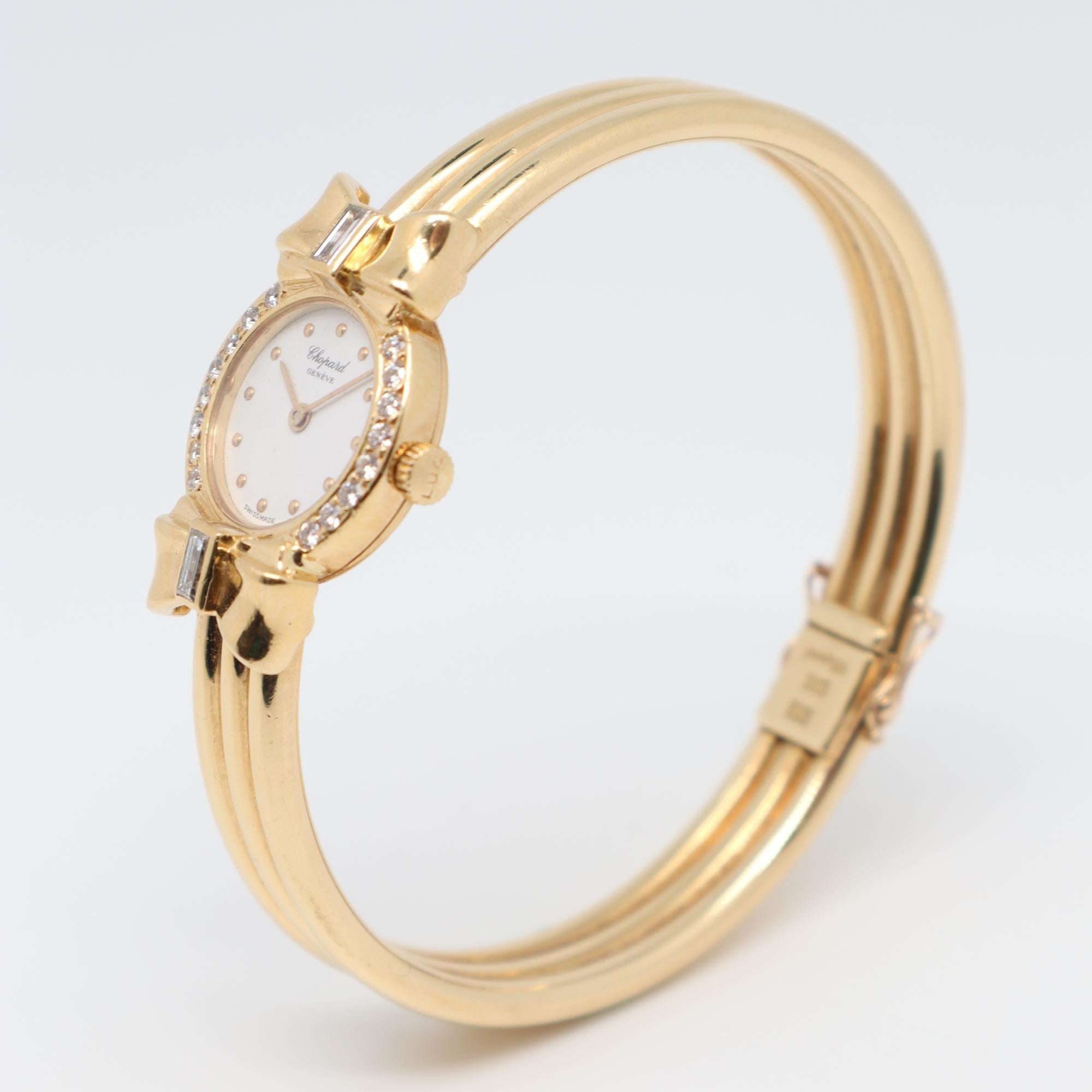 This pre-owned mint condition Chopard 10/5440 is a beautiful Ladies timepiece that is powered by a quartz movement which is cased in a yellow gold case. It has a round shape face, no features dial and has hand dots style markers. It is completed