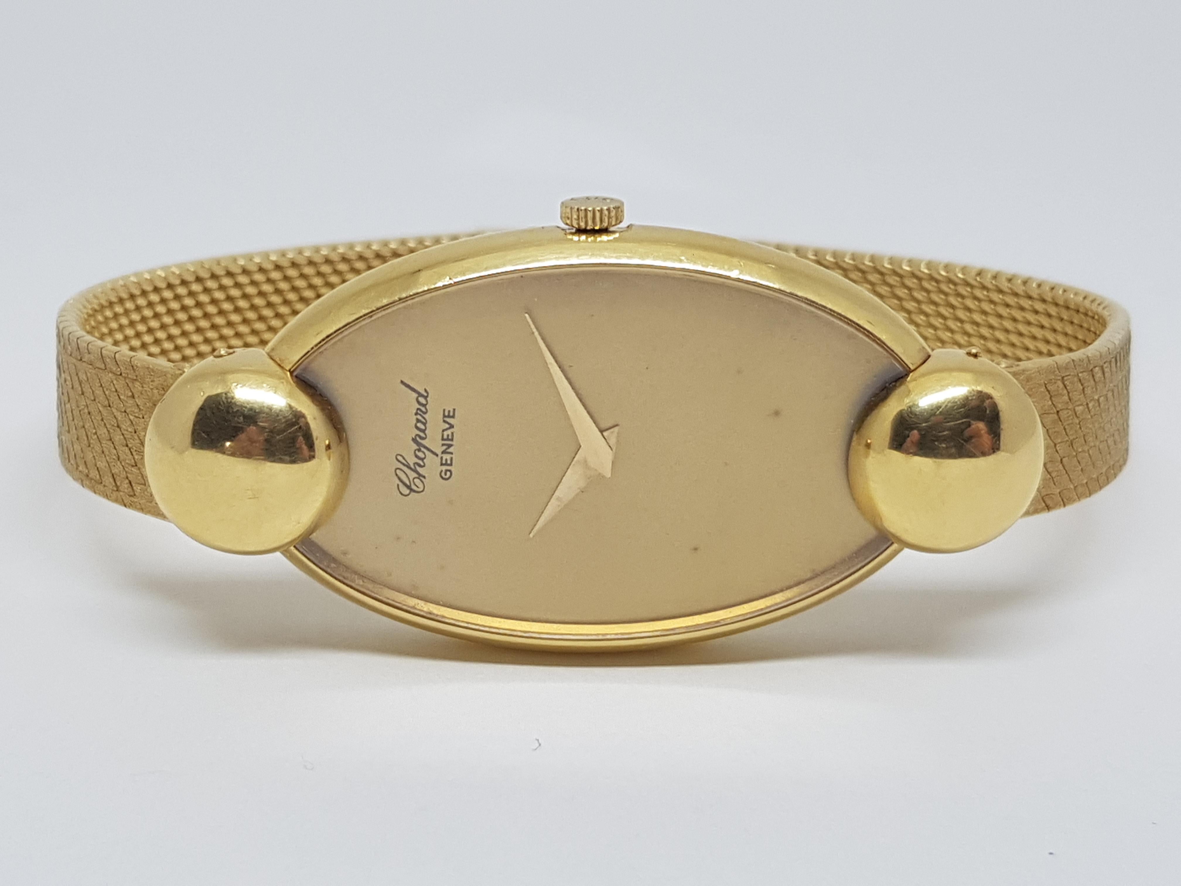 Brand: Chopard ref: 48570 5038 1
Gold: 18 K yellow gold
Gold dial
Mechanical Movement
Weight: 64,01 grams.
Diameter with crown: 29mm
Age: ca. 1960-1970
Length: 18,5cm. 
Free lengthening of watch band up to size 21,0cm.
Gold Clasp
All our jewellery