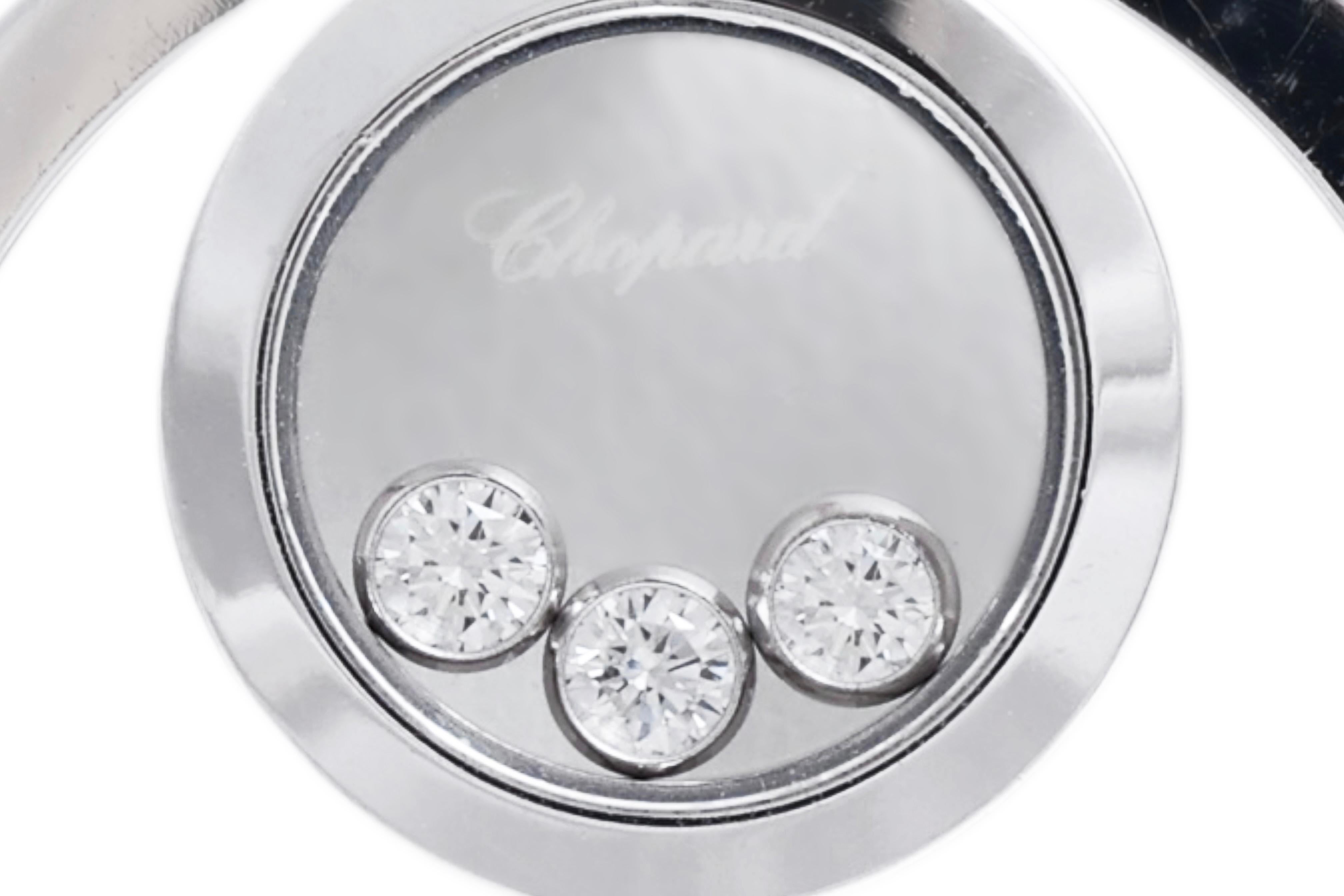 Chopard Collier / pendentif Happy Diamonds en or blanc 18 ct et diamants 

Peut être porté de façon sportive ou élégante, une vraie beauté.
