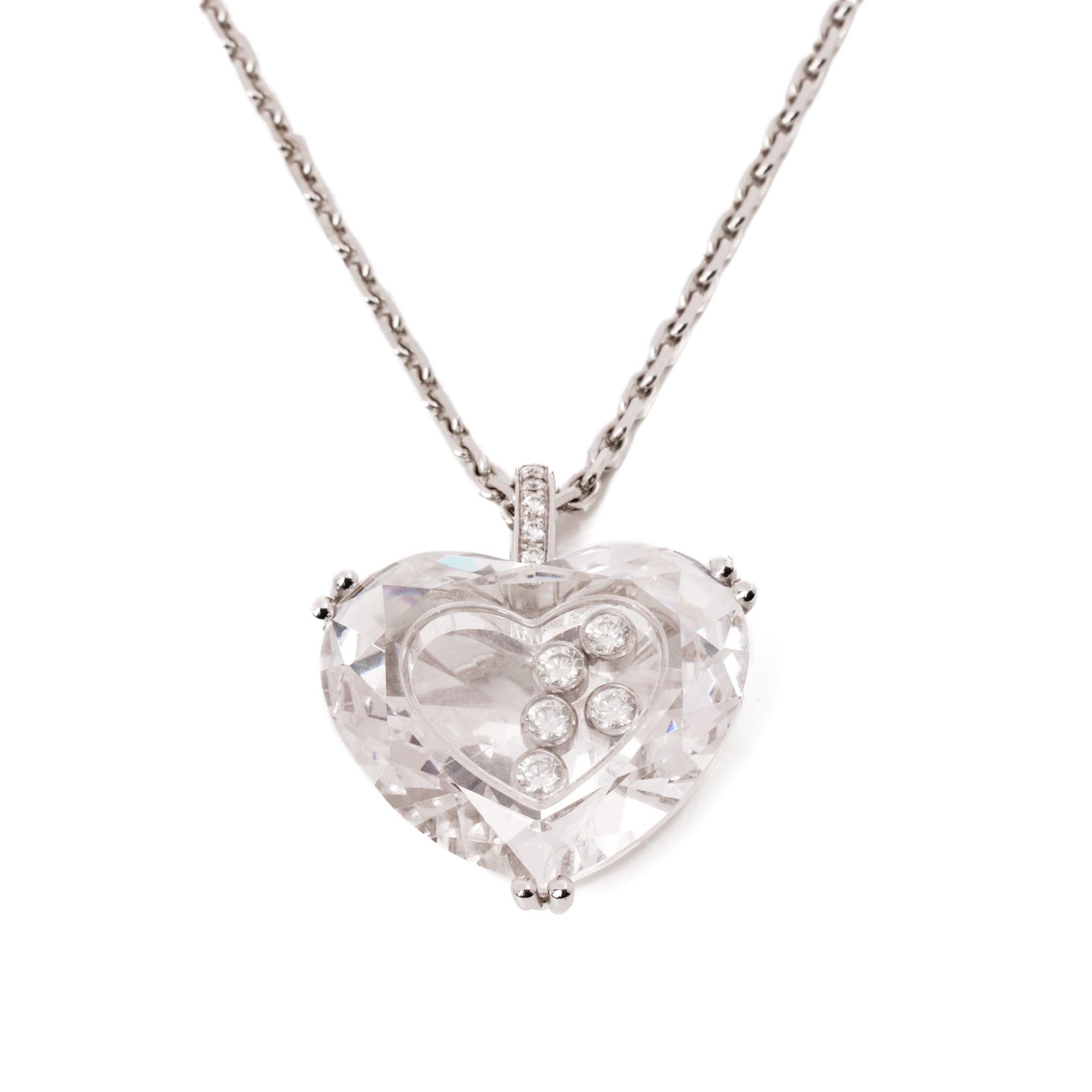 This pendant by Chopard is from their Happy Diamonds So Happy collection and features five freely moving dancing diamonds within a crystal heart set in 18ct white gold. Complete with box and certificate. Our Xupes reference is J751 should you need