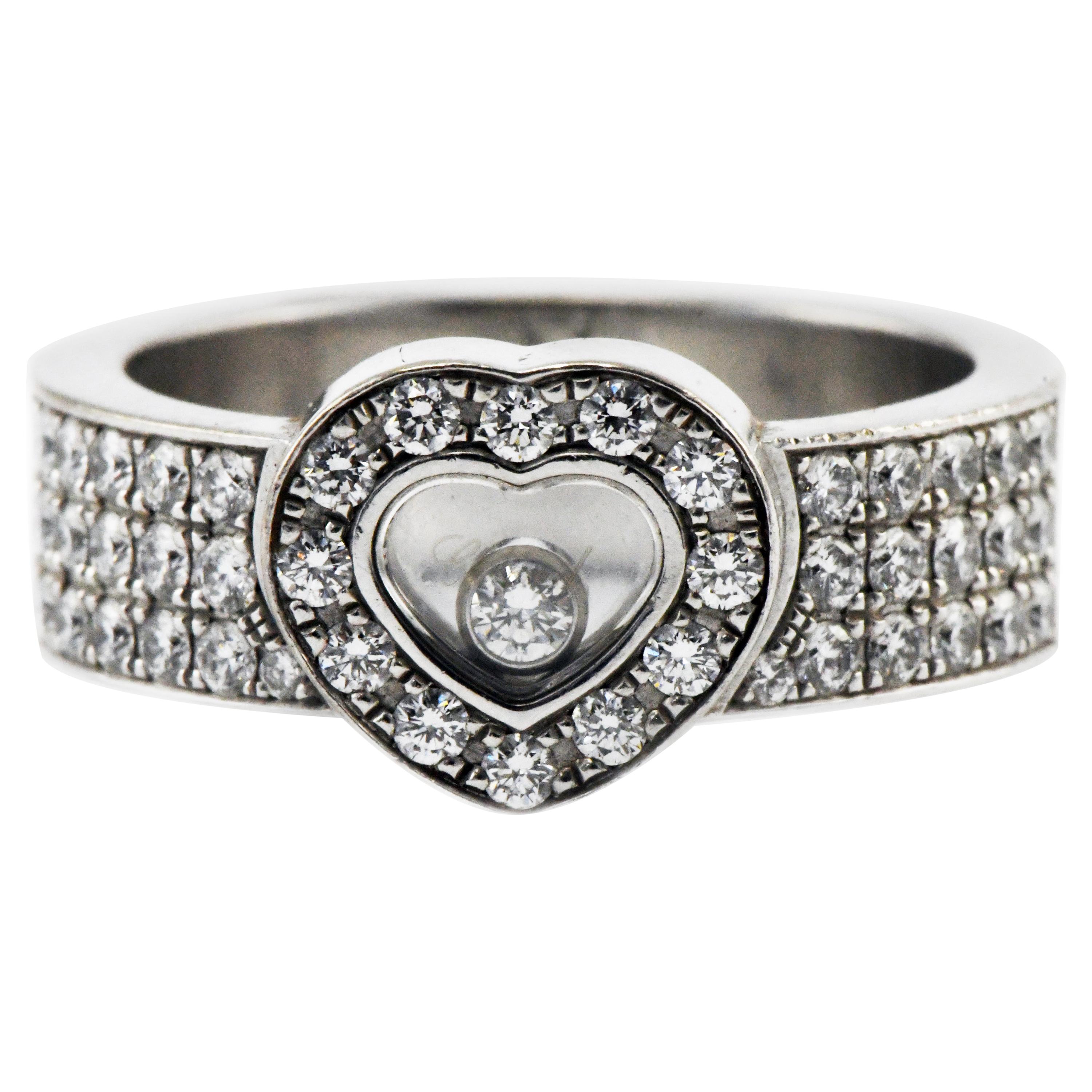 Chopard 18 Karat Gold Happy Diamond Heart Ring 83-2937-20 For Sale