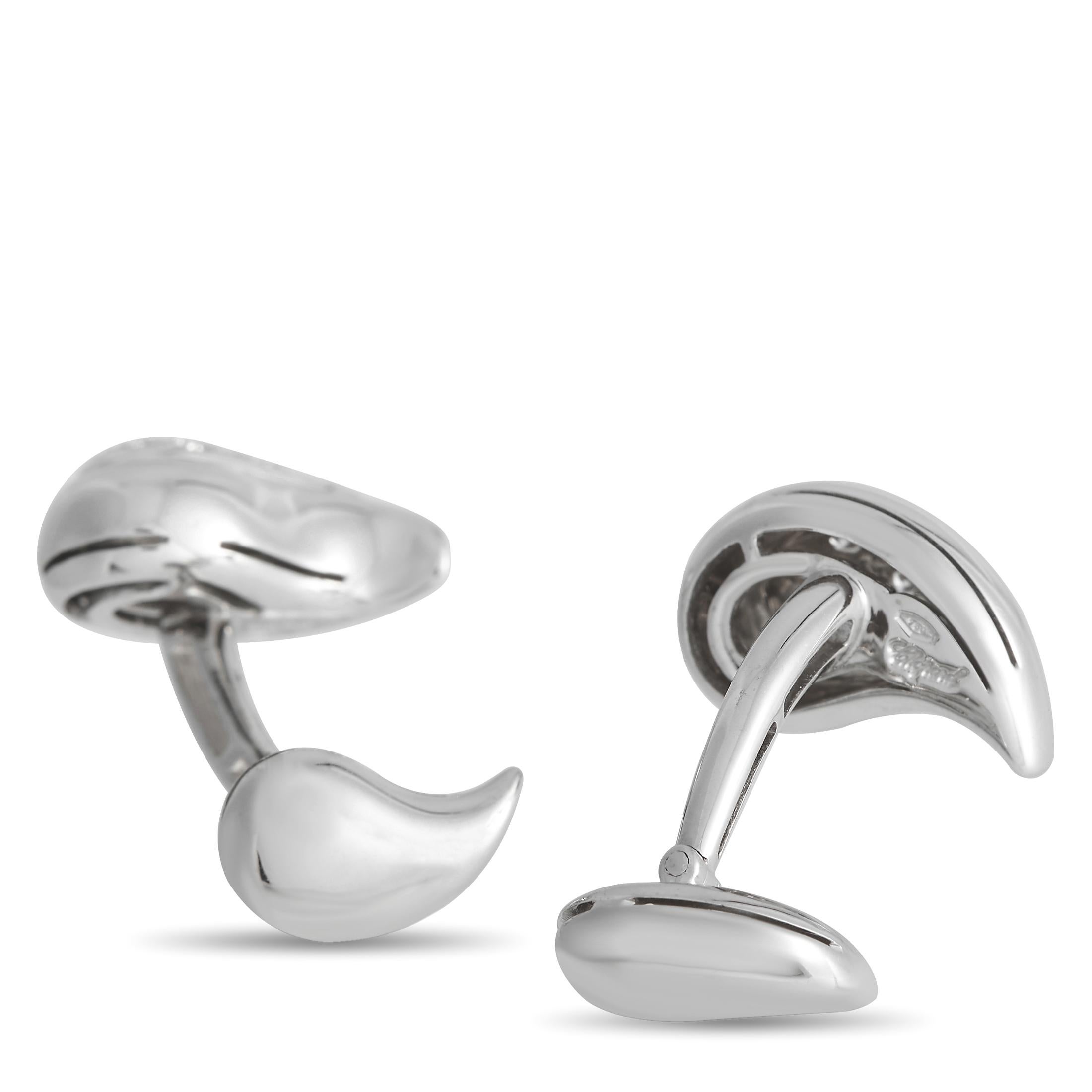 Polish a semi-formal or formal wear with these Chopard cufflinks. They come with a refined paisley shape, crafted in solid 18K white gold. The shiny teardrop-silhouette with a curved tip is complemented by a cluster of round diamonds.This pair of