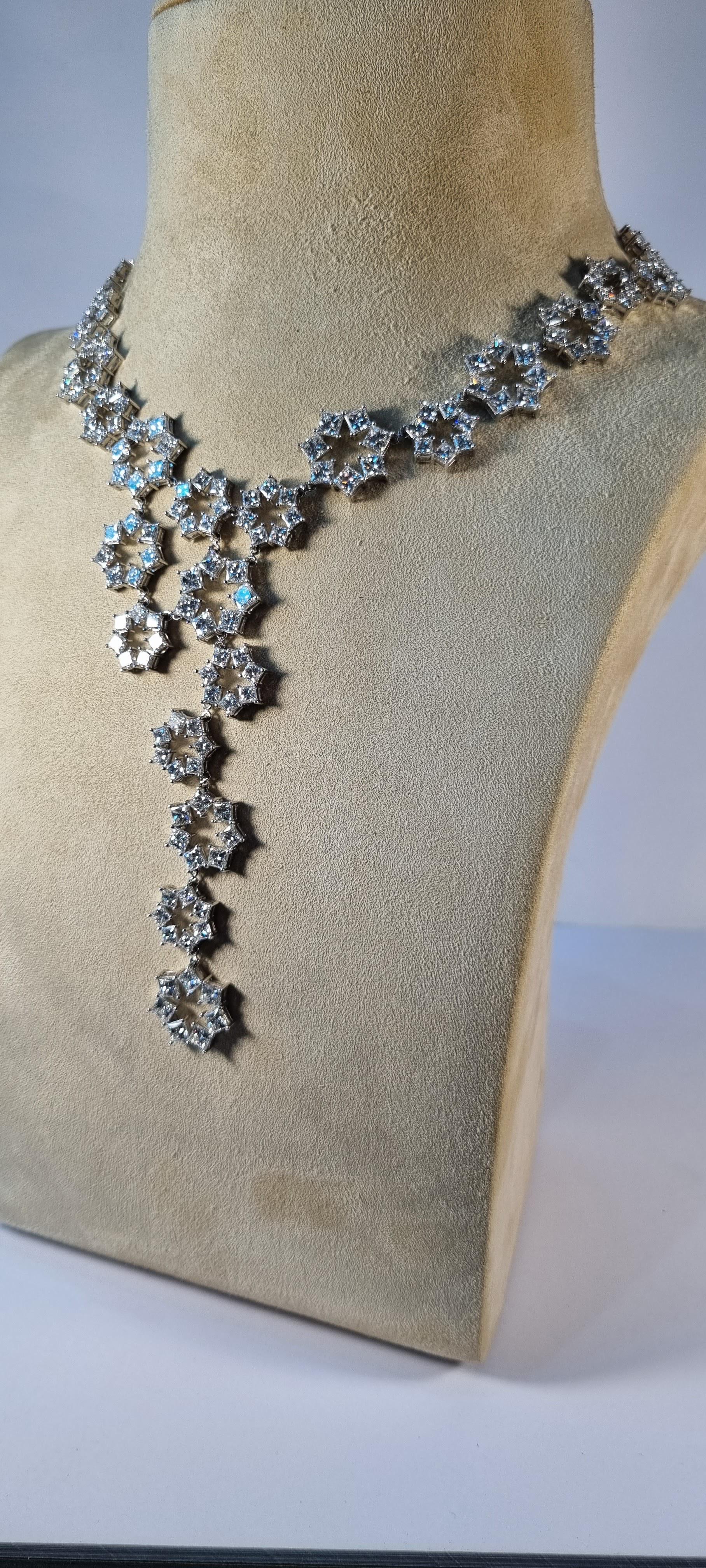 Modern Chopard 18k White Gold and 239 Princess 46, 59ct  Diamonds Stars Necklace