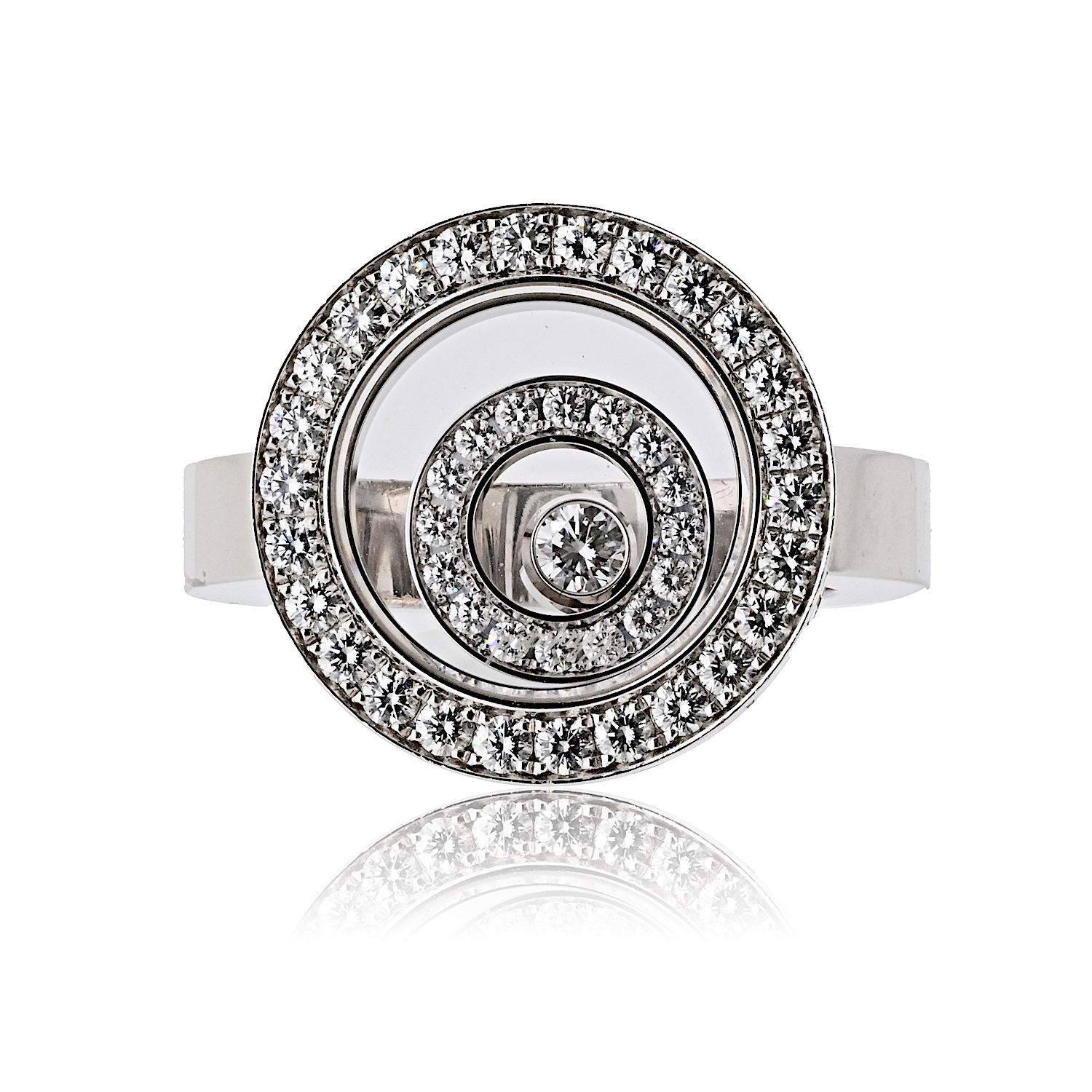 Este anillo *Happy Spirit* de Chopard, un diseño alegre pero atemporal, está elaborado en oro blanco macizo de 18 quilates y presenta un atrevido motivo de doble banda, totalmente engastado con aproximadamente 0,58 quilates de brillantes diamantes