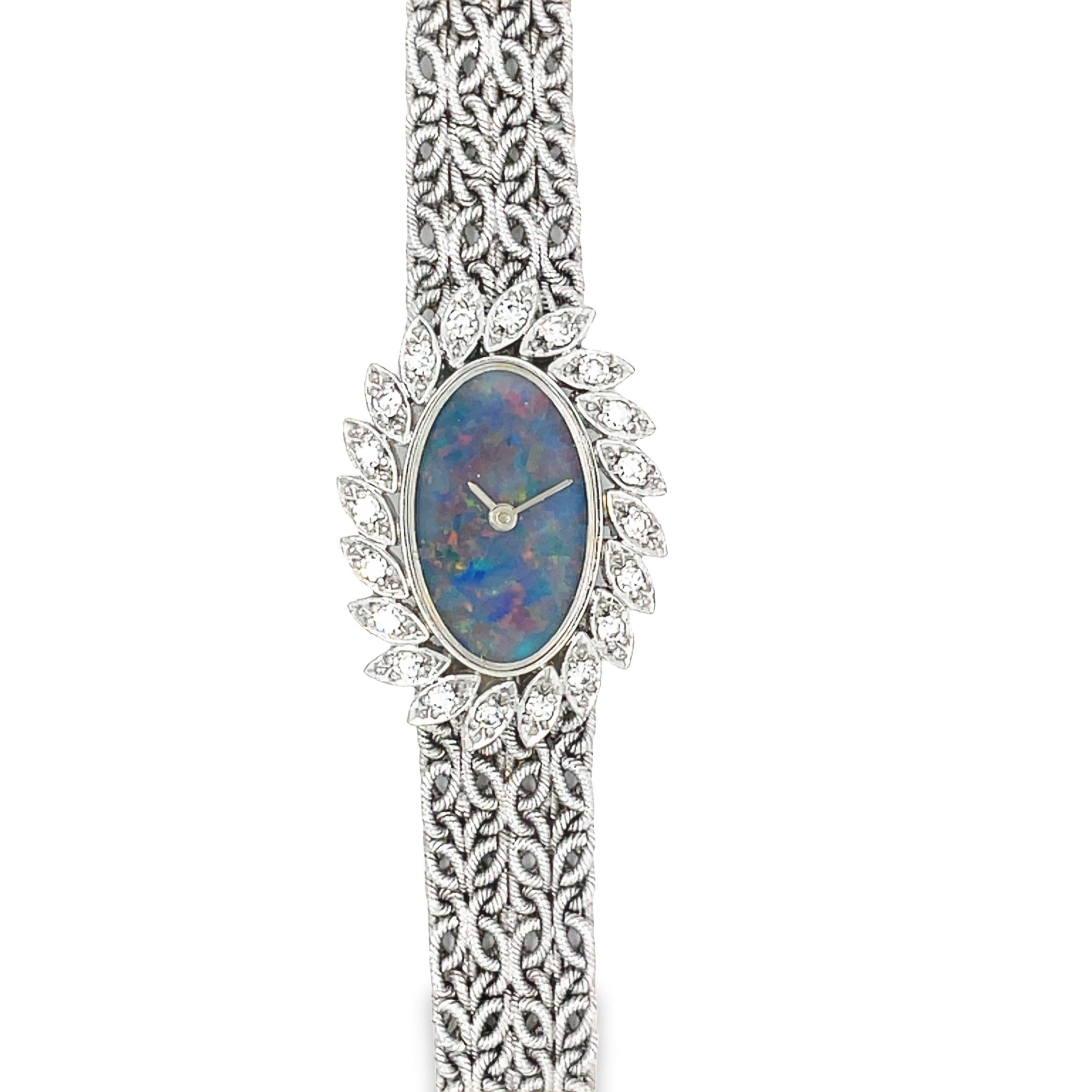 Chopard Montre pour dame en or blanc 18 carats avec opale et diamants en vente 6