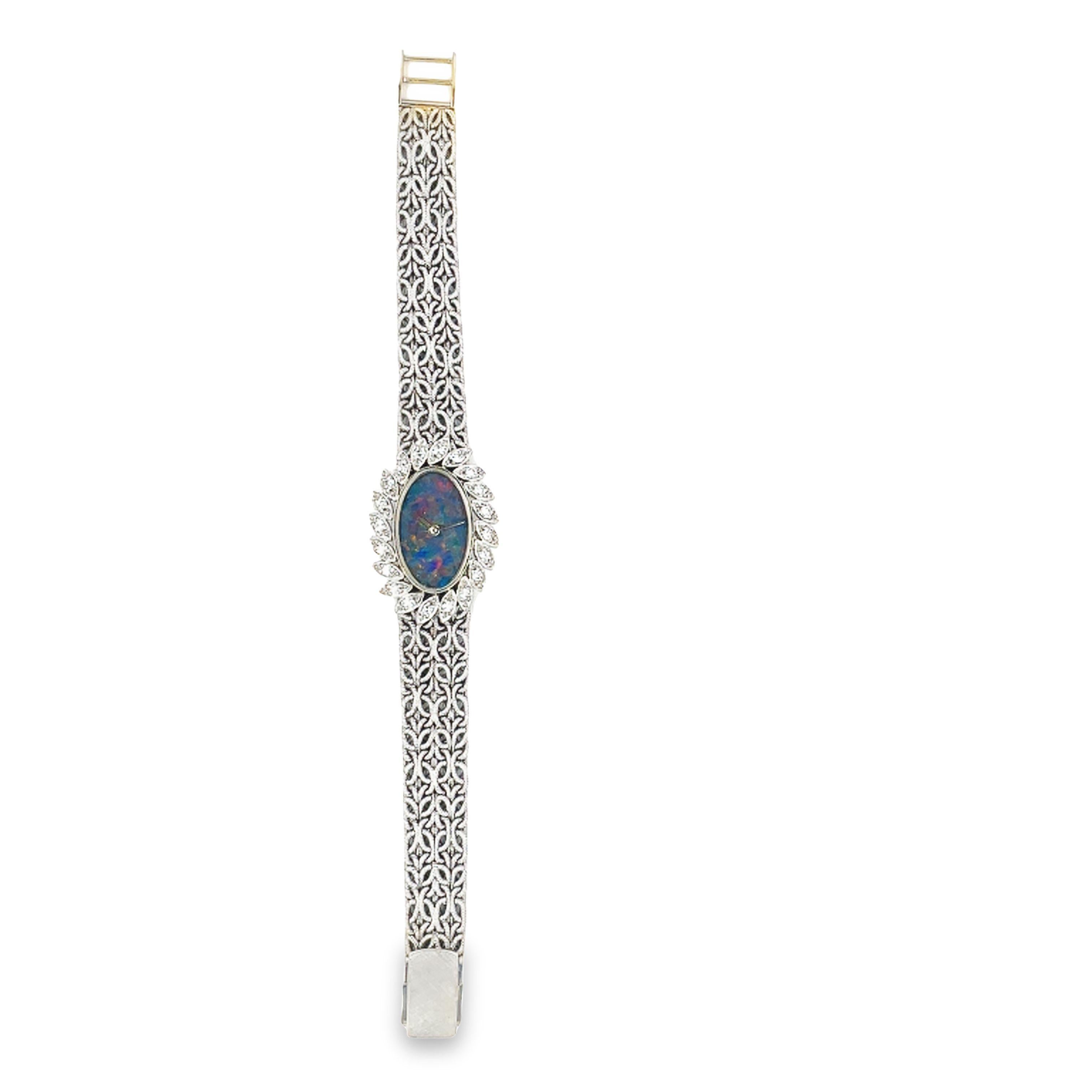 Chopard Montre pour dame en or blanc 18 carats avec opale et diamants en vente 8