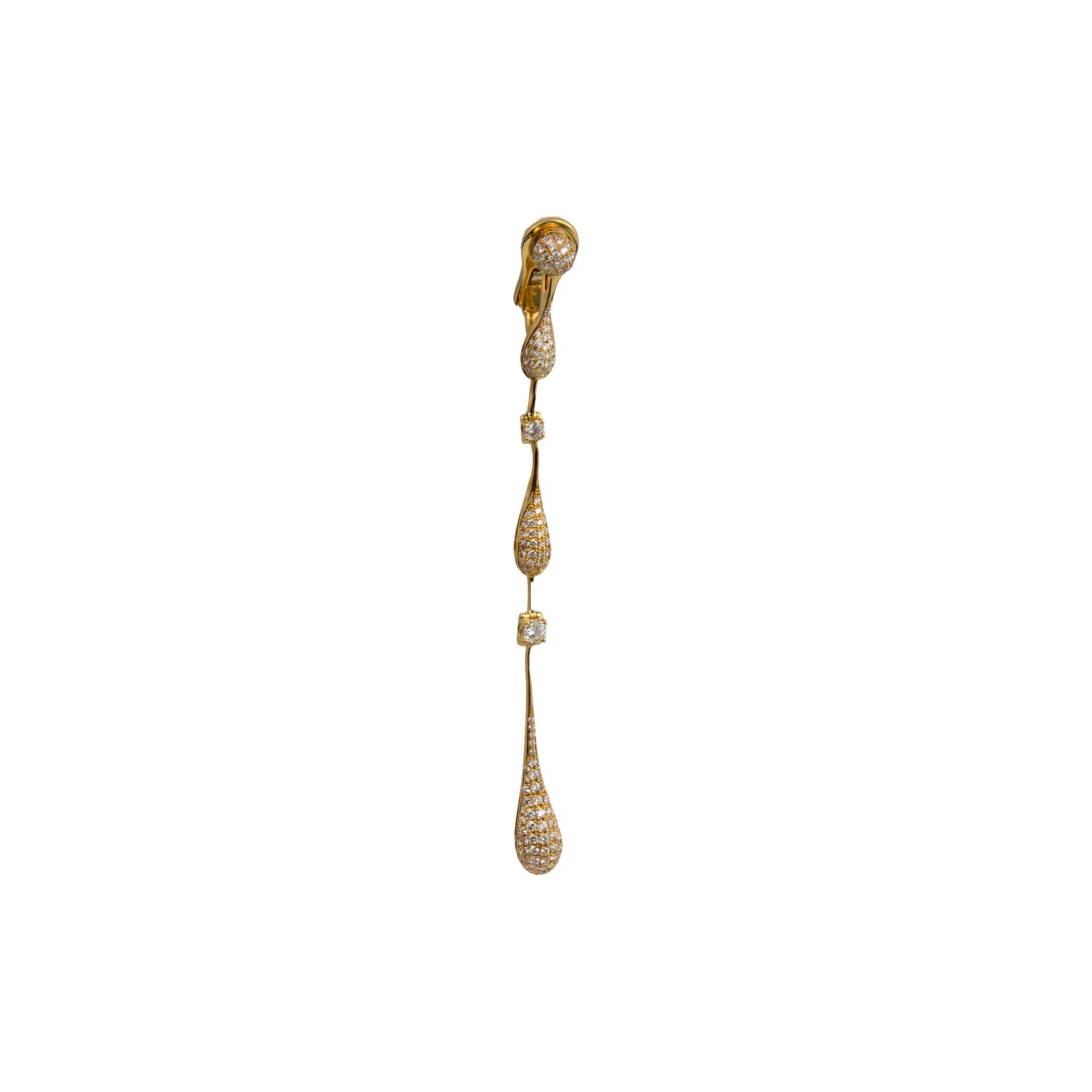 Chopard 18k Yellow Gold Earrings
302 Diamonds: 2.52ctw
Original box and original papers
SKU: CHP01216
Retail price: $34,470.00