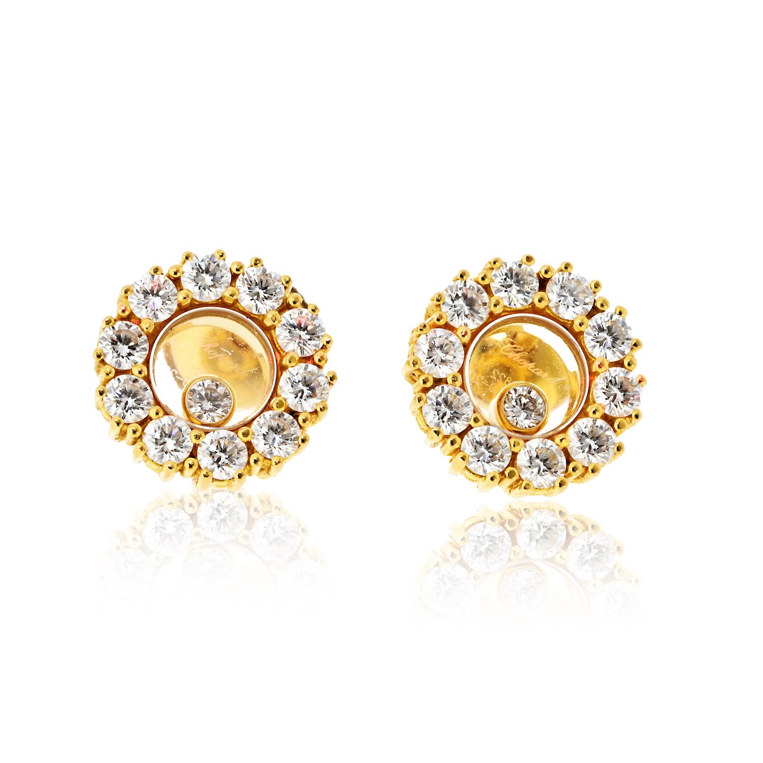These stunning Chopard Happy Diamond stud earrings are crafted from 18K yellow gold, embodying timeless elegance and sophistication. Featuring the iconic floating diamond design, they sparkle with a total of 22 brilliant diamonds, weighing