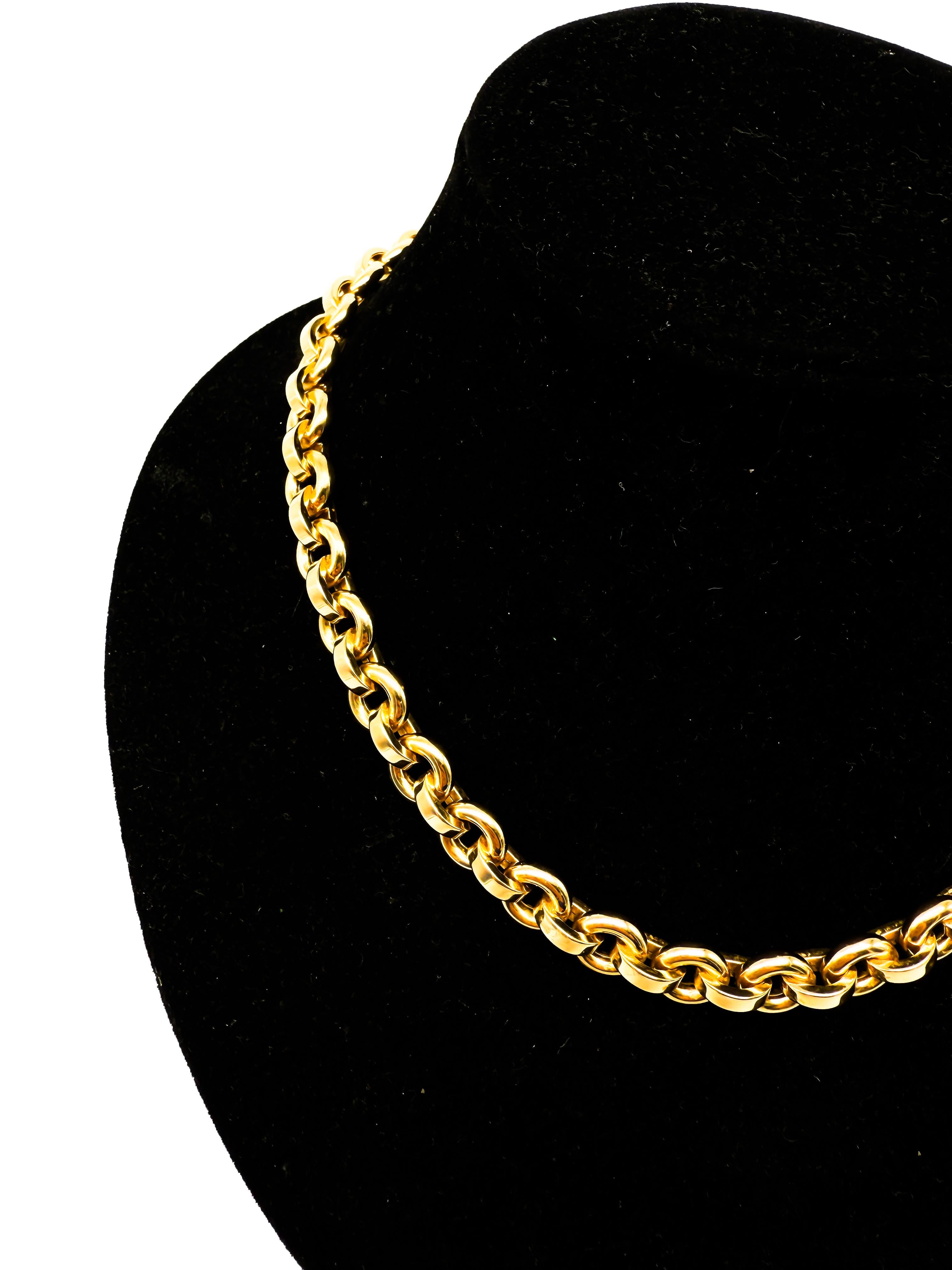 L'eleganza senza tempo incontra il design di lusso: con questa collana di alta qualità di Chopard, ti presentiamo un gioiello squisito che unisce l'artigianato classico allo stile esclusivo. Realizzata in oro giallo da 18 carati, la collana colpisce