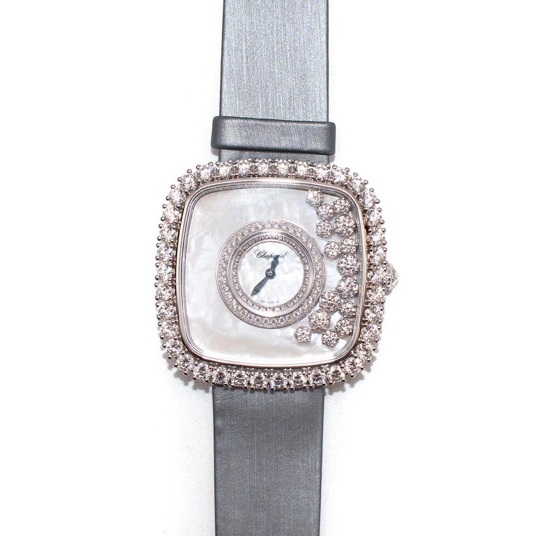 Chopard White Gold Happy Diamond Watch

Limited edition of 150 pieces.

- 750/ooo White gold 
- Happy diamond
- 7 3/5 Quartz movement
- Dial: Mother of pearl 
- 1 Diamond = 0.13ct (crown)
- 15 Diamond = 0.99ct FC (moving)
- 108 Diamond = 4.08ct FC
-