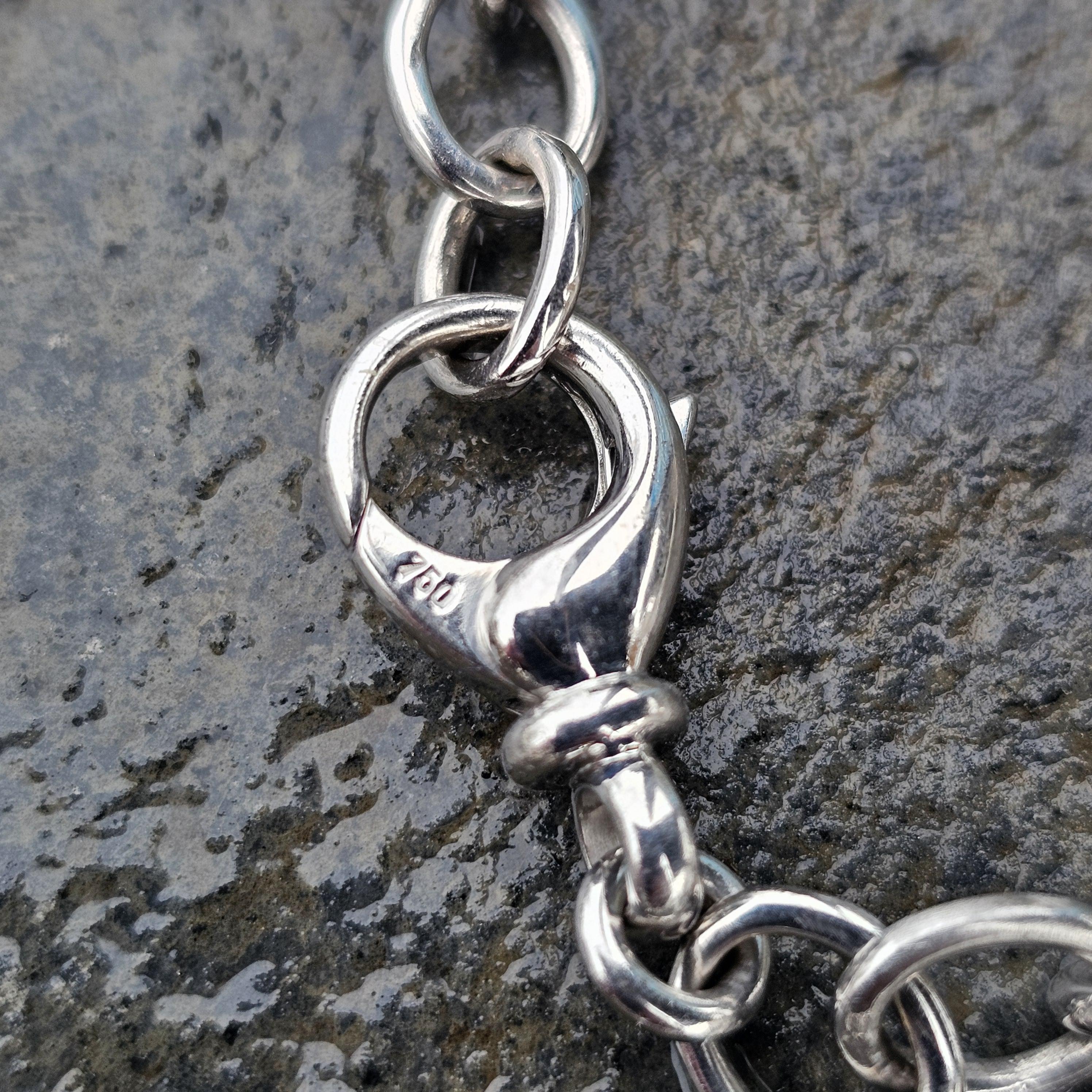 Chopard Bracelet à 4 breloques éléphant clown poisson heureux en or blanc 18 carats Pour femmes en vente