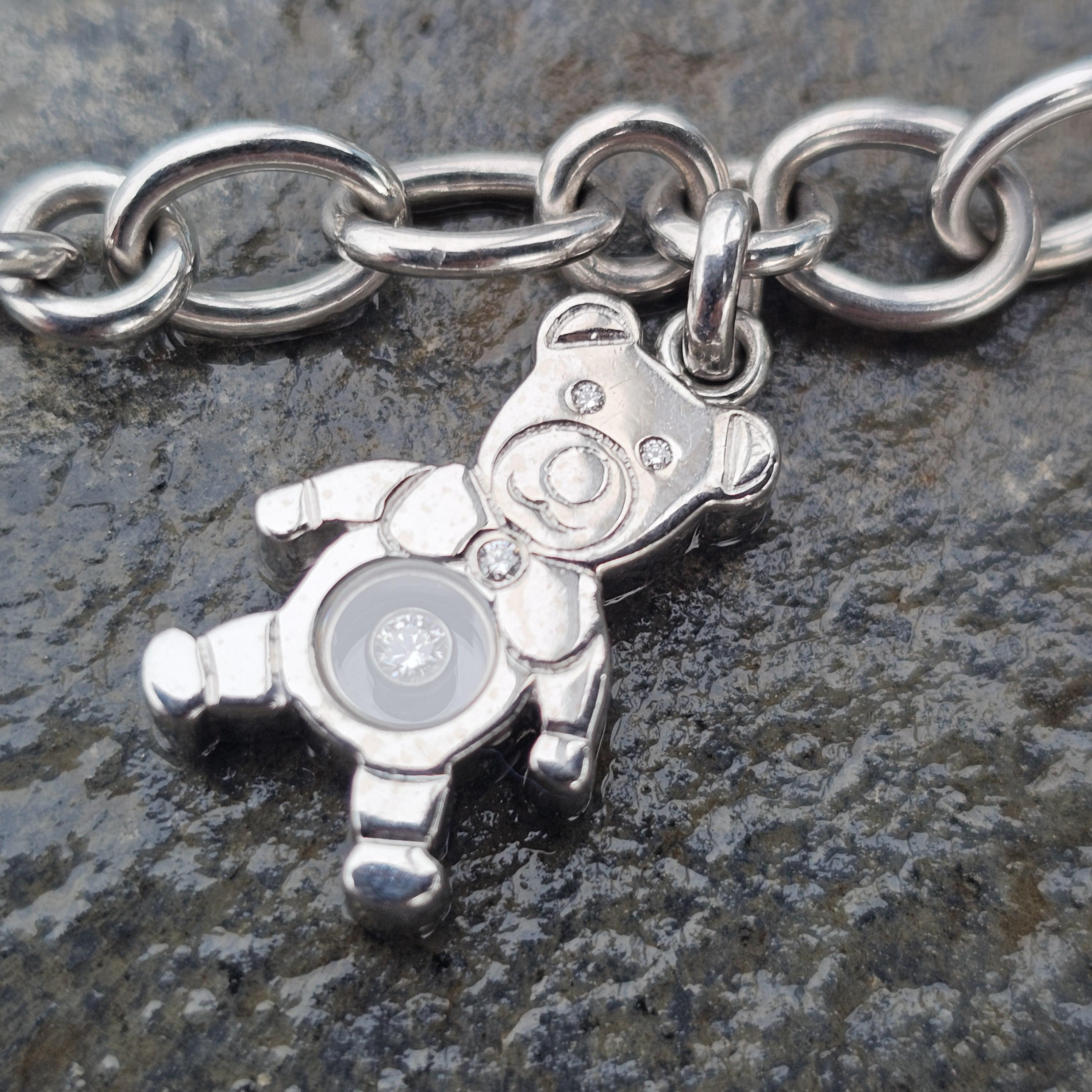 Chopard Bracelet à 4 breloques éléphant clown poisson heureux en or blanc 18 carats en vente 4