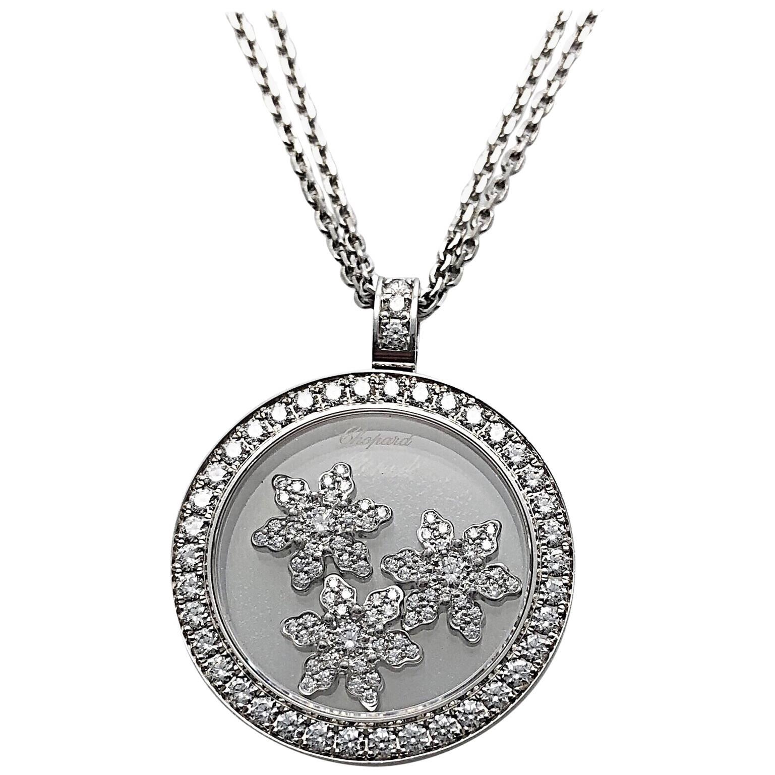 Chopard Pendentif à double chaîne en forme de flocons de neige avec diamants de 0,96 carat en vente