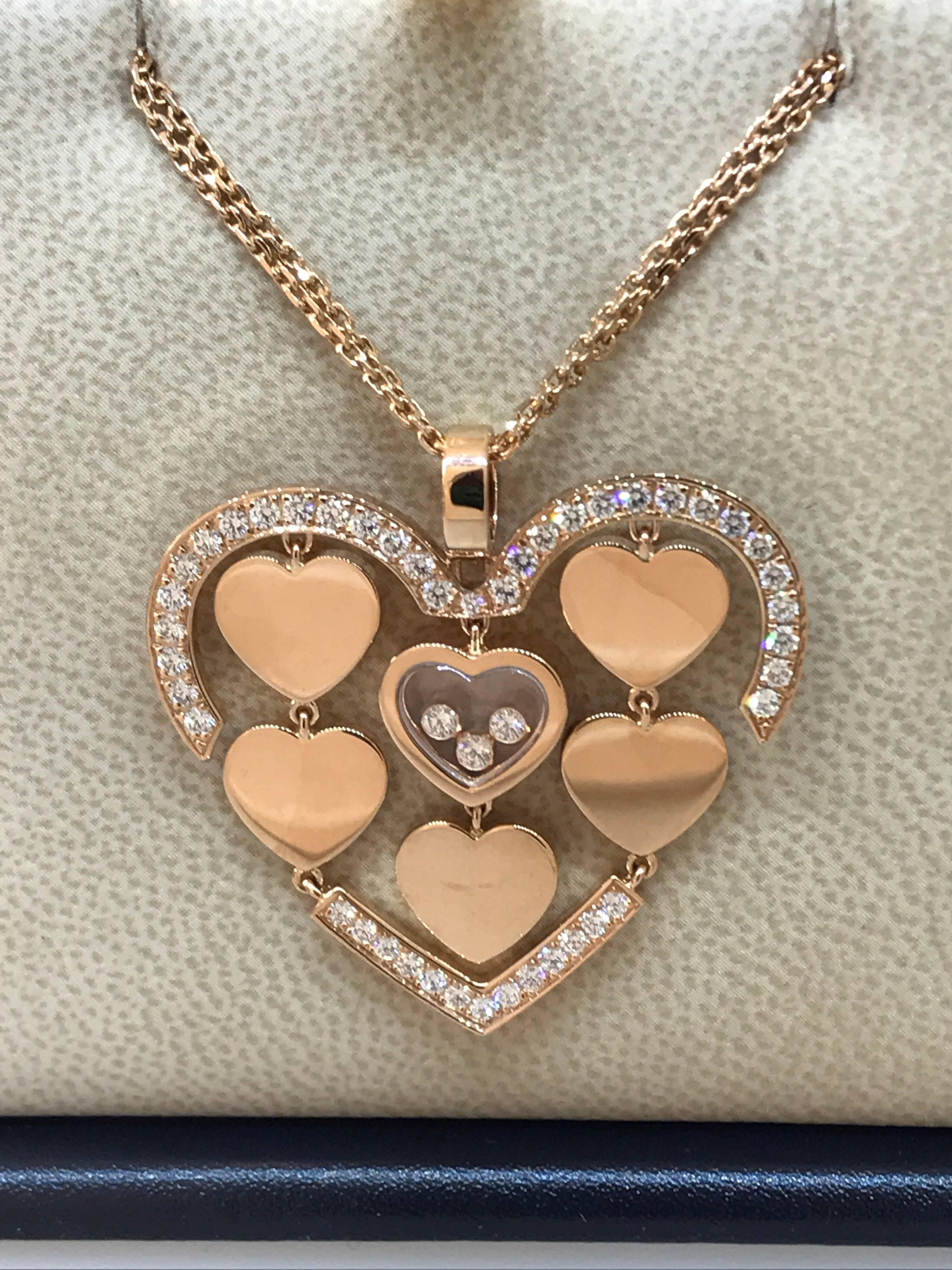 Chopard Amore Hearts Pendant / Necklace

Model Number: 79/7220-5002

100% Authentic

Brand New

Comes with original Chopard box, certificate of authenticity and warranty, and jewels manual

18 Karat Rose Gold (24.60gr)

44 Diamonds on the pendant