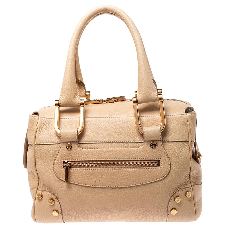 This stunning bag by Chopard is a closet must-have. Crafted in Italy, this bag has been crafted meticulously from leather and comes in a lovely shade of beige. It comes from the brand's iconic Happy Diamond collection and features a small