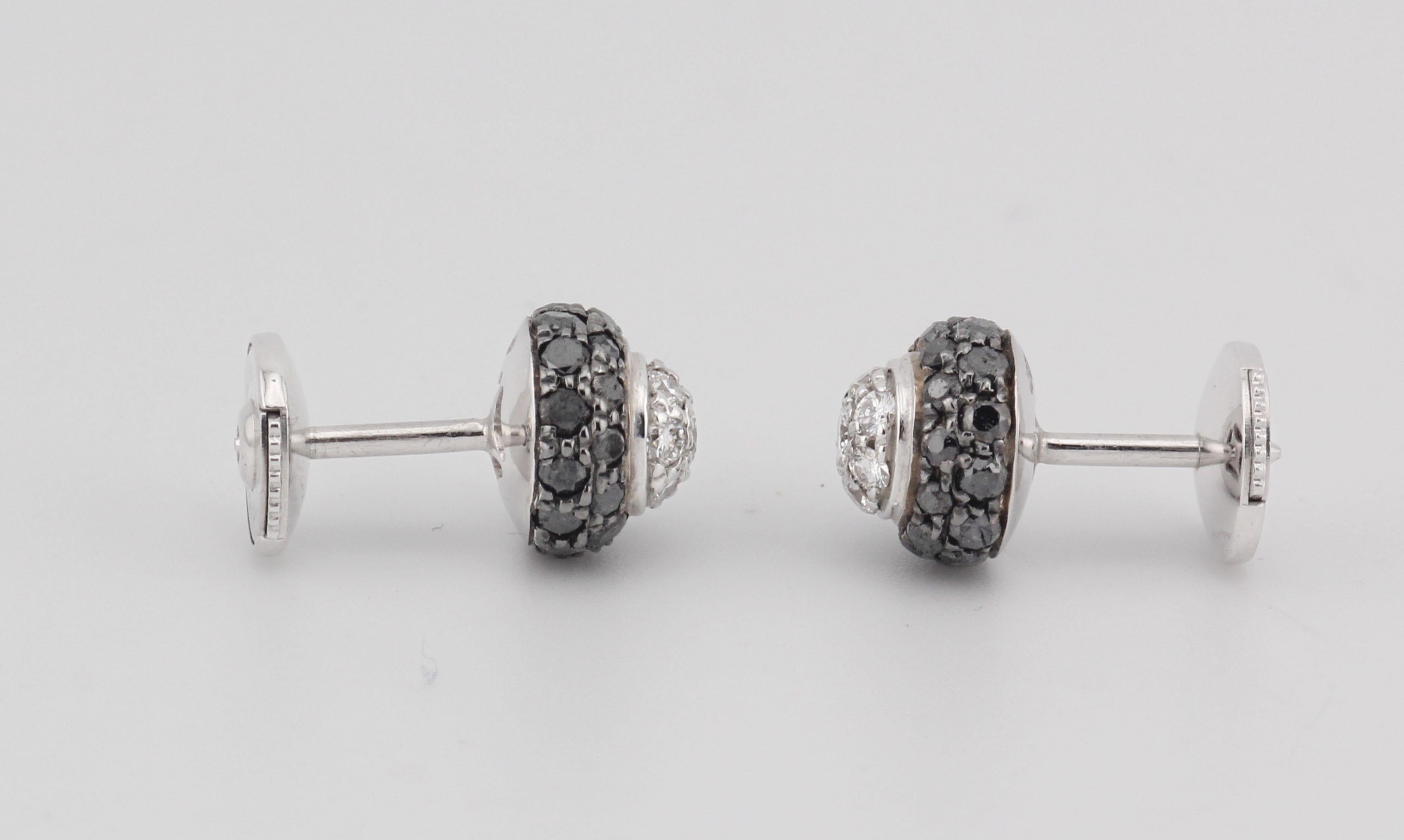 Taille brillant Chopard - Boucles d'oreilles en or blanc 18k avec diamants noirs et blancs en vente
