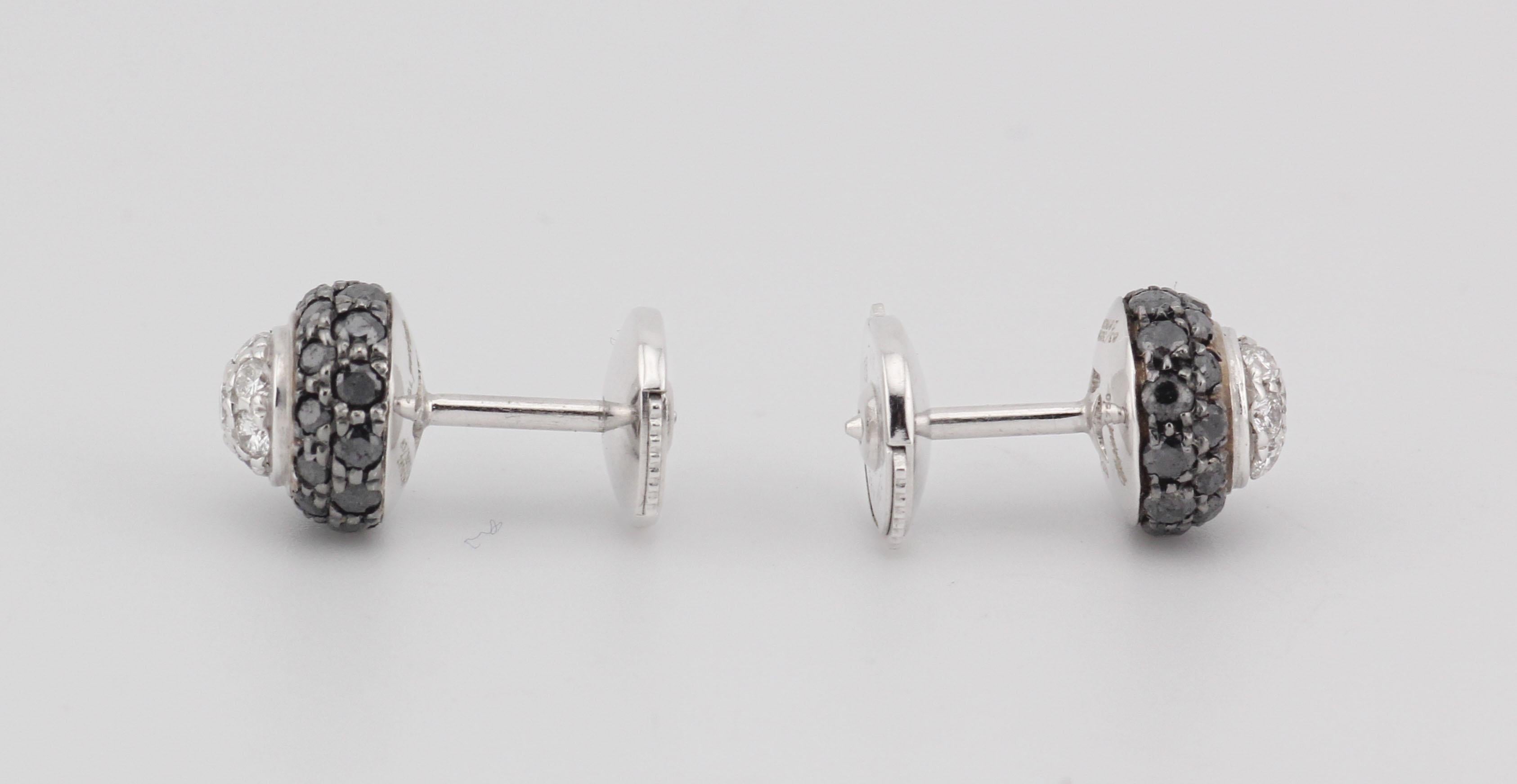 Chopard - Boucles d'oreilles en or blanc 18k avec diamants noirs et blancs Bon état - En vente à Simpsonville, SC