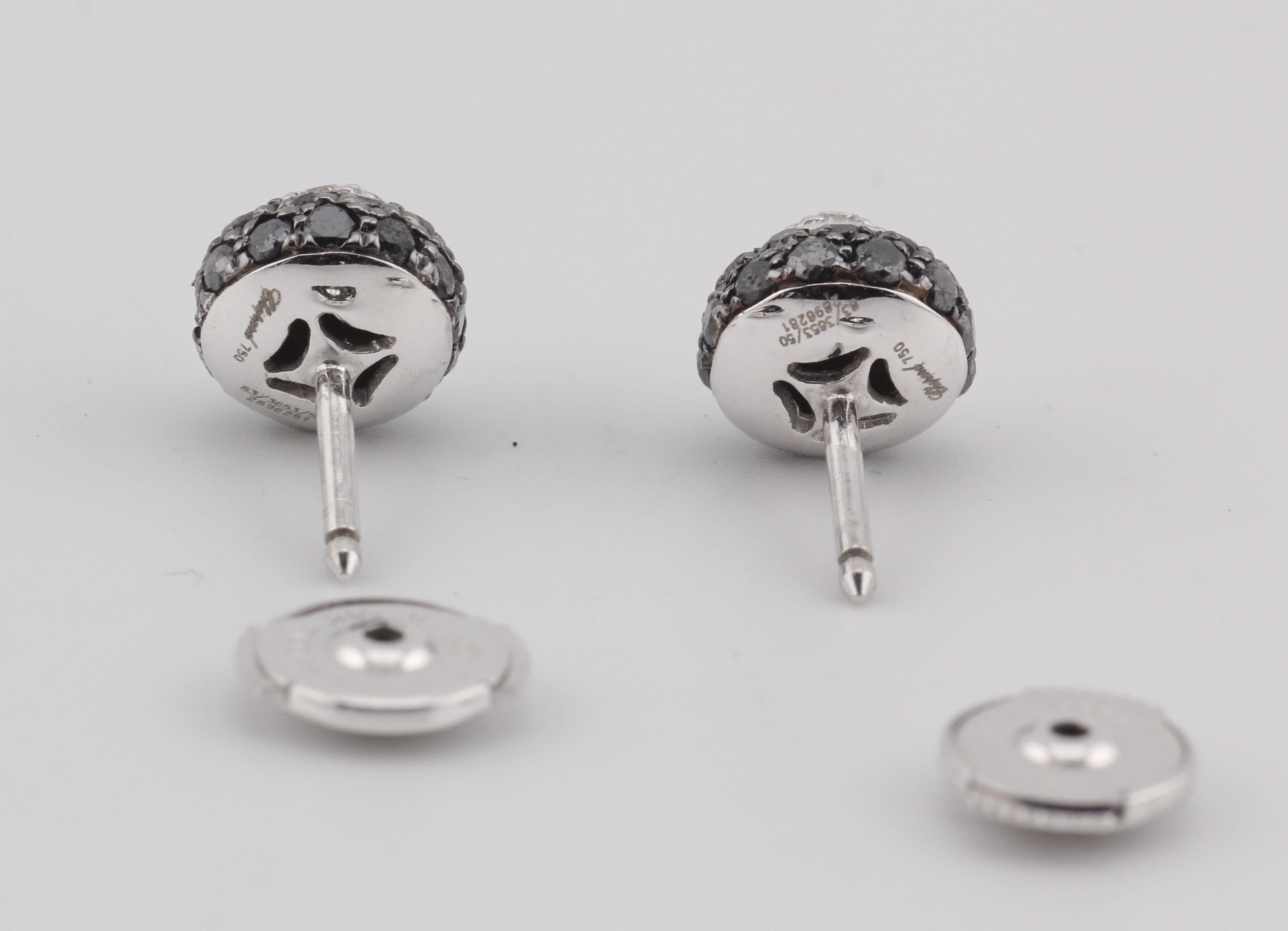 Chopard - Boucles d'oreilles en or blanc 18k avec diamants noirs et blancs en vente 1