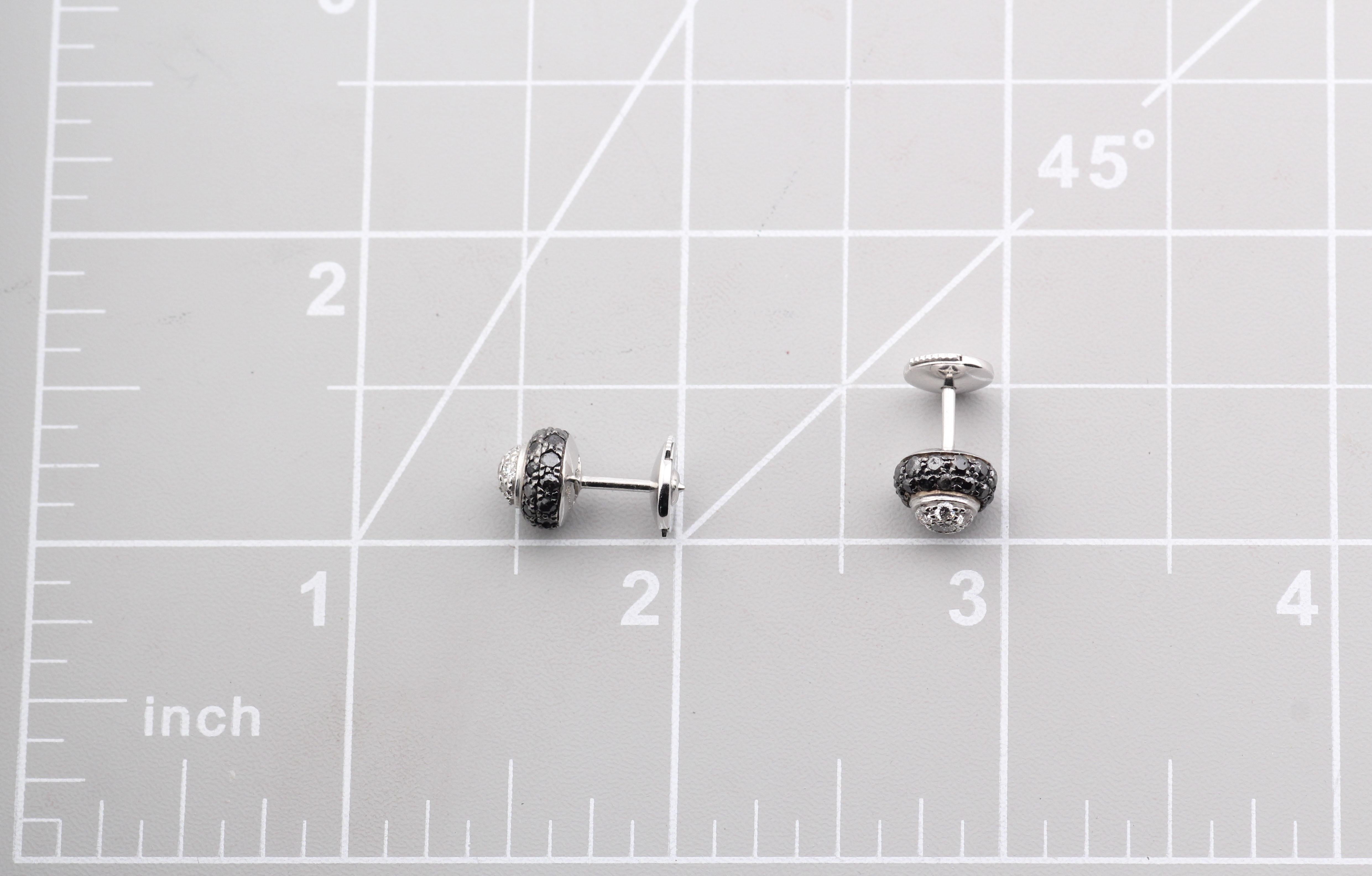 Chopard - Boucles d'oreilles en or blanc 18k avec diamants noirs et blancs en vente 2