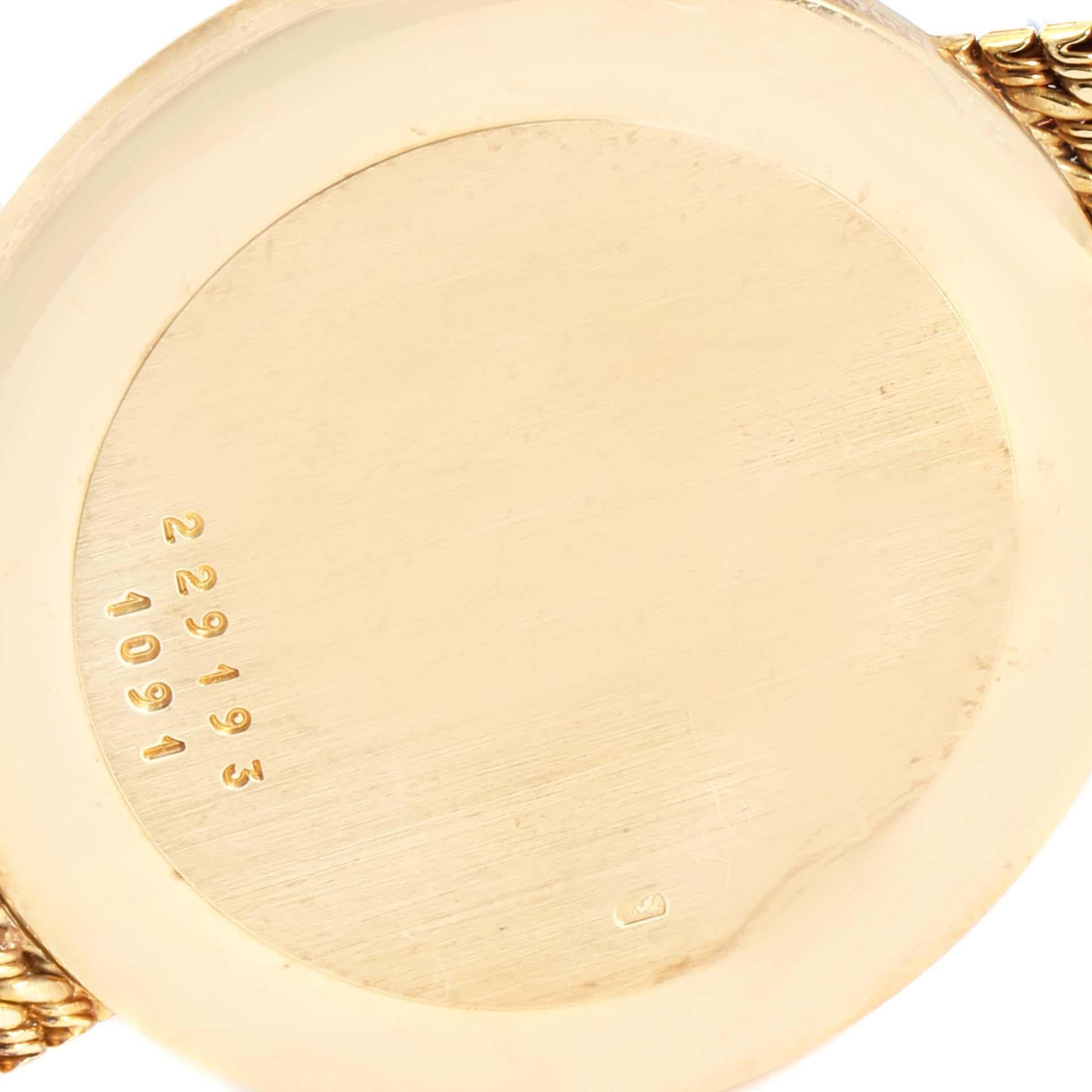 Chopard Classique 18 Karat Yellow Gold Quartz Men's Watch 1091 For Sale 2