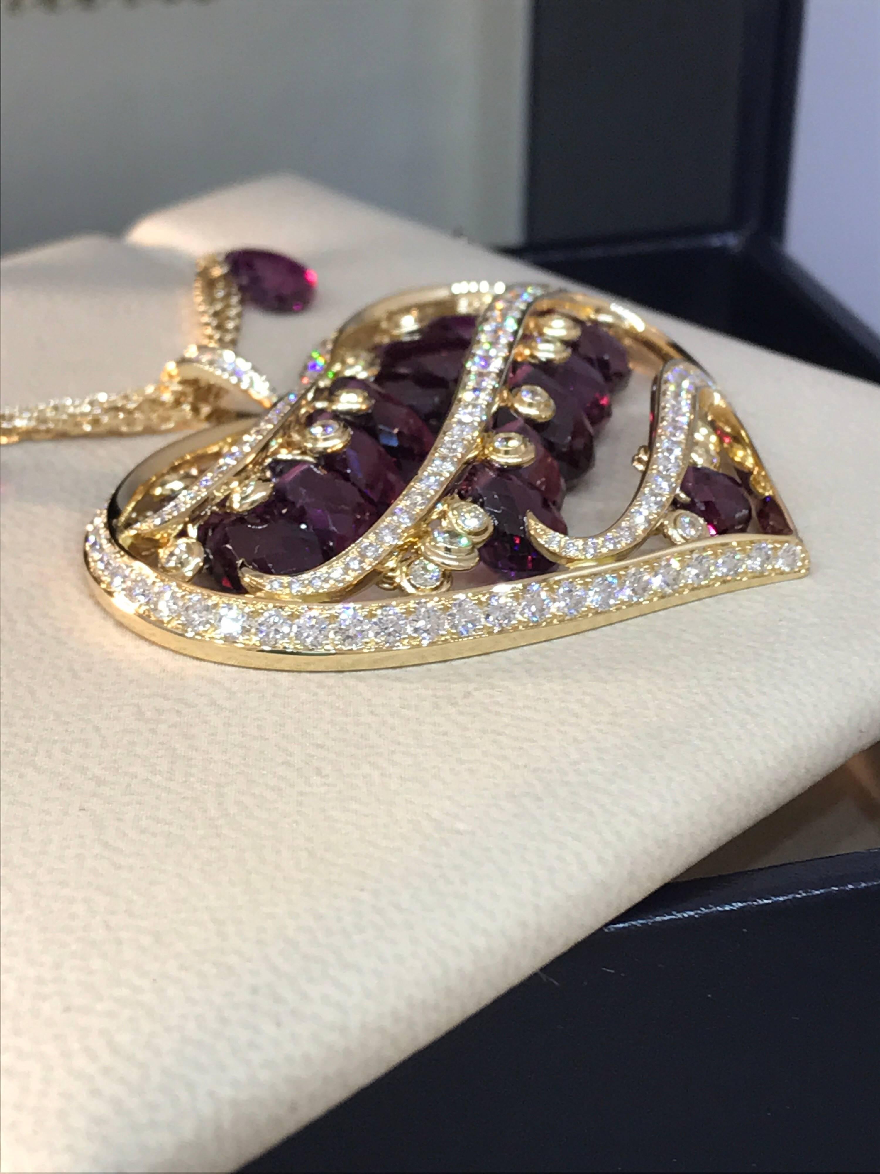 Women's Chopard Copacabana 18 Karat Gold Full Diamond Heart Pendant Necklace Brand New For Sale