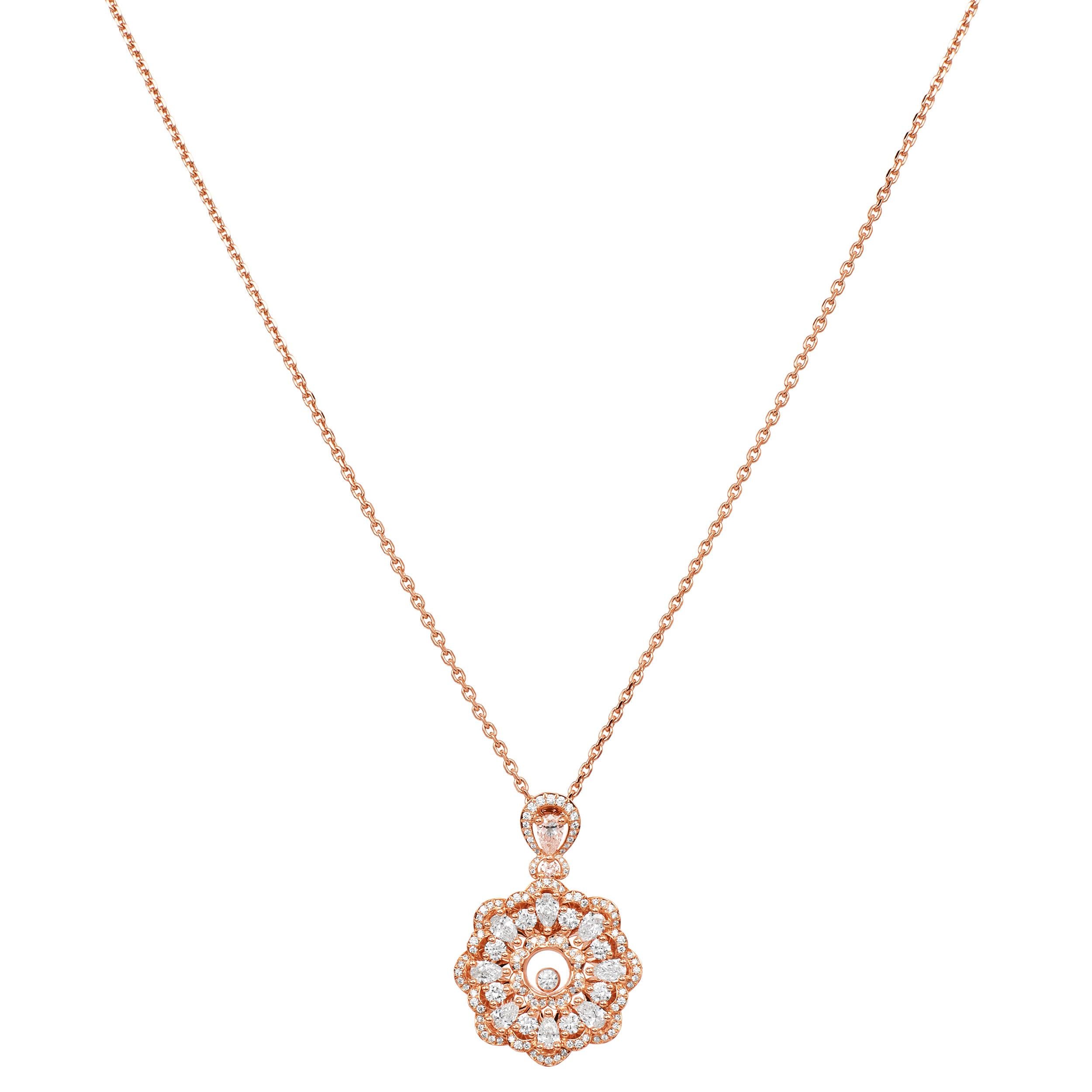 Collana con diamanti in oro rosa Chopard 18K - 3,00ct

Questa splendida collana circolare di Chopard, lucidata a specchio, è realizzata in lussuoso oro rosa 18 carati e mostra una squisita eleganza.

Parte della nuova collezione di Chopard, il