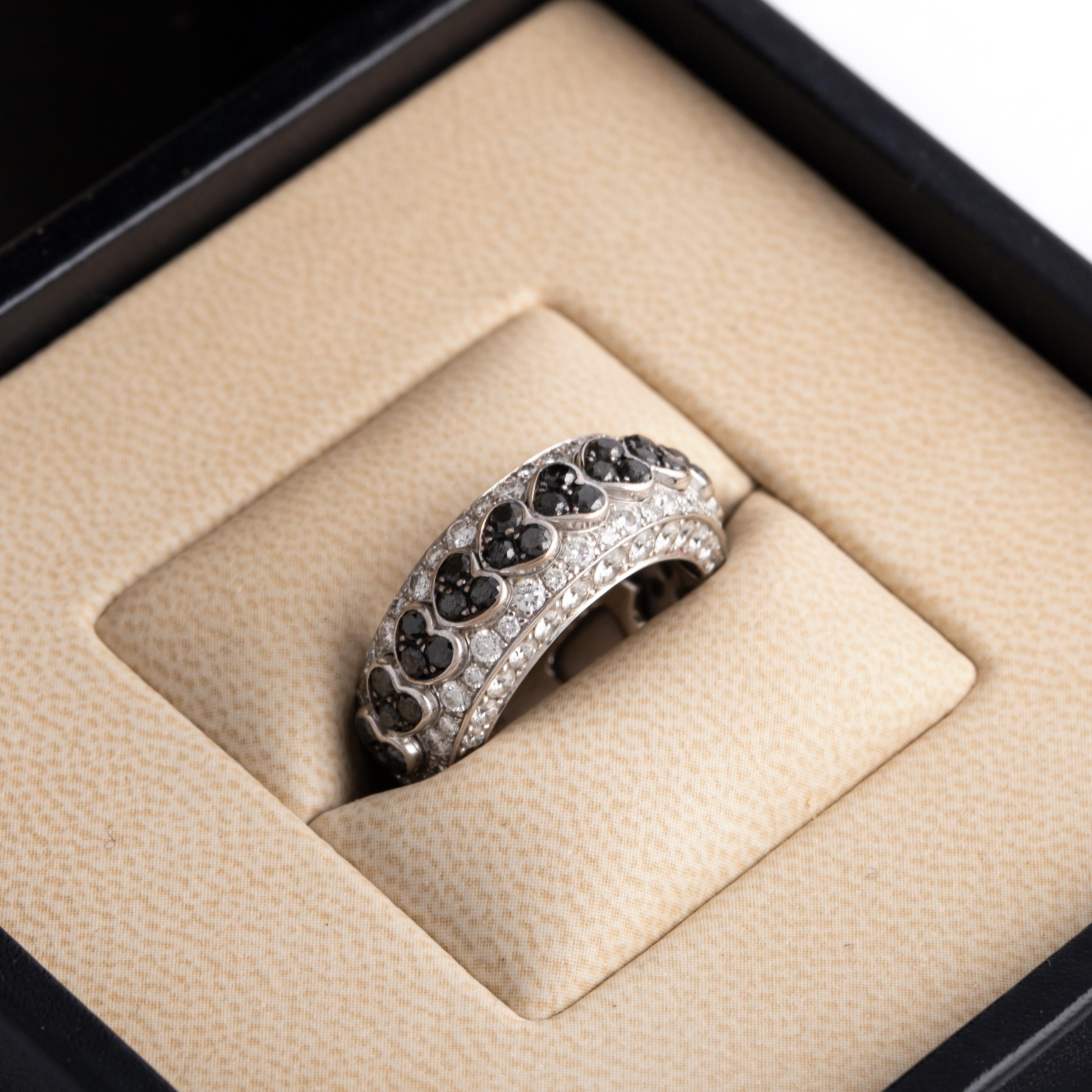 Round Cut Chopard Diamond Black and White on White Gold 18K Ring For Sale